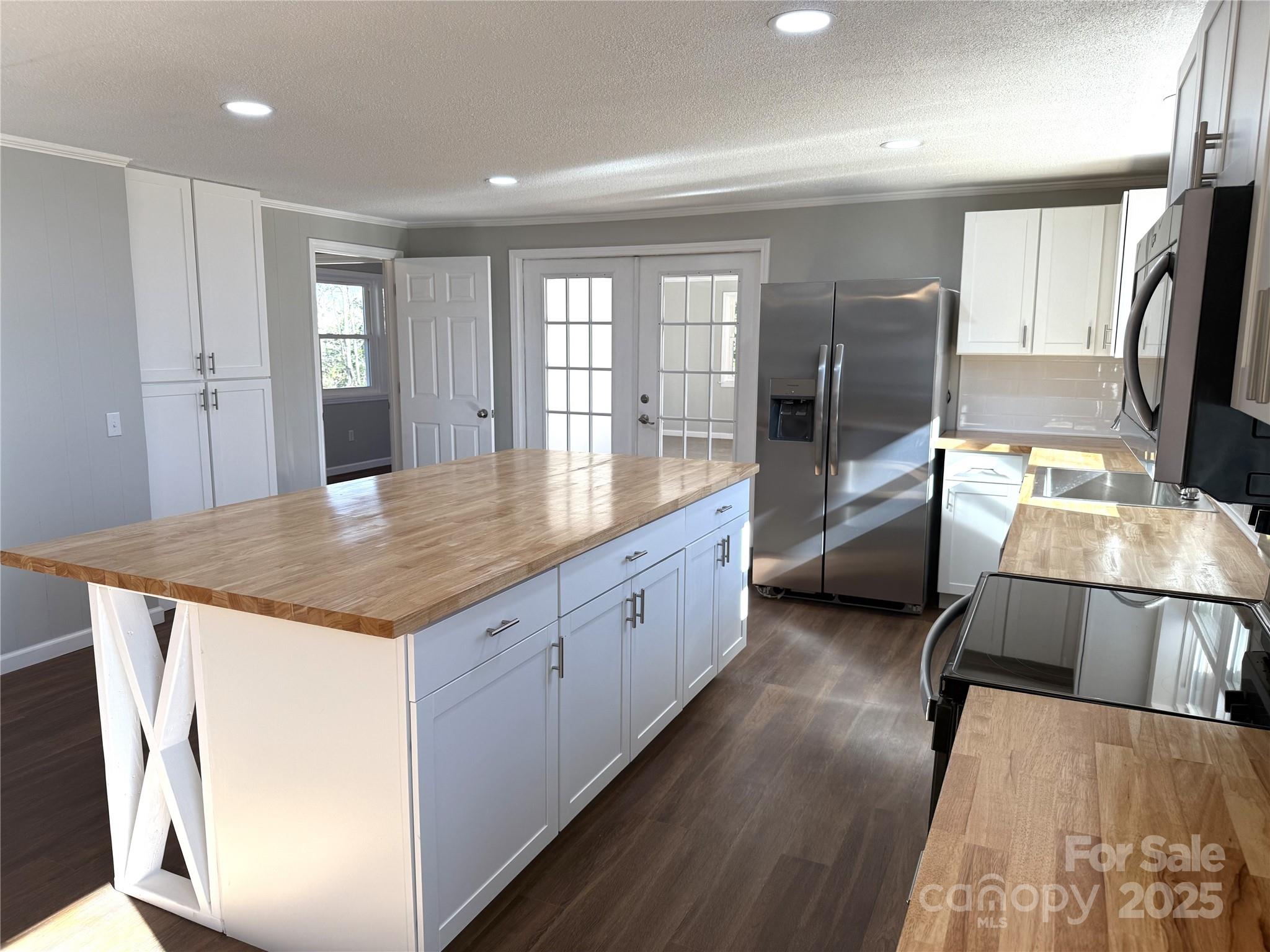 140 Power Street Property Photo 8
