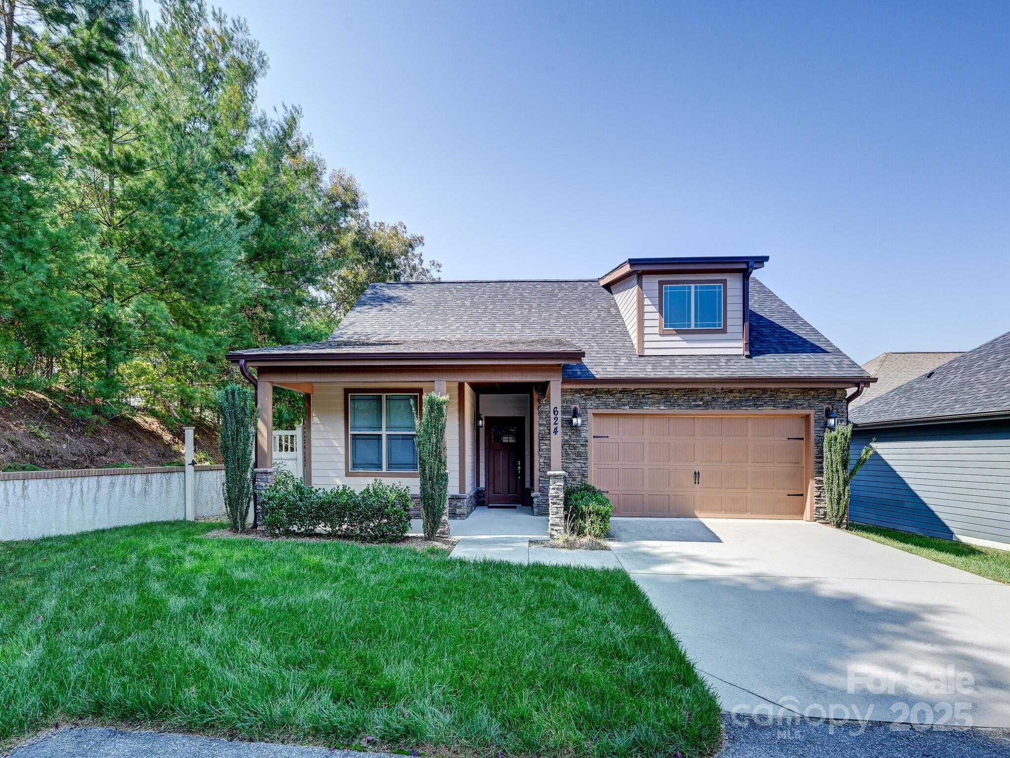 624 Summerfield Place Property Photo