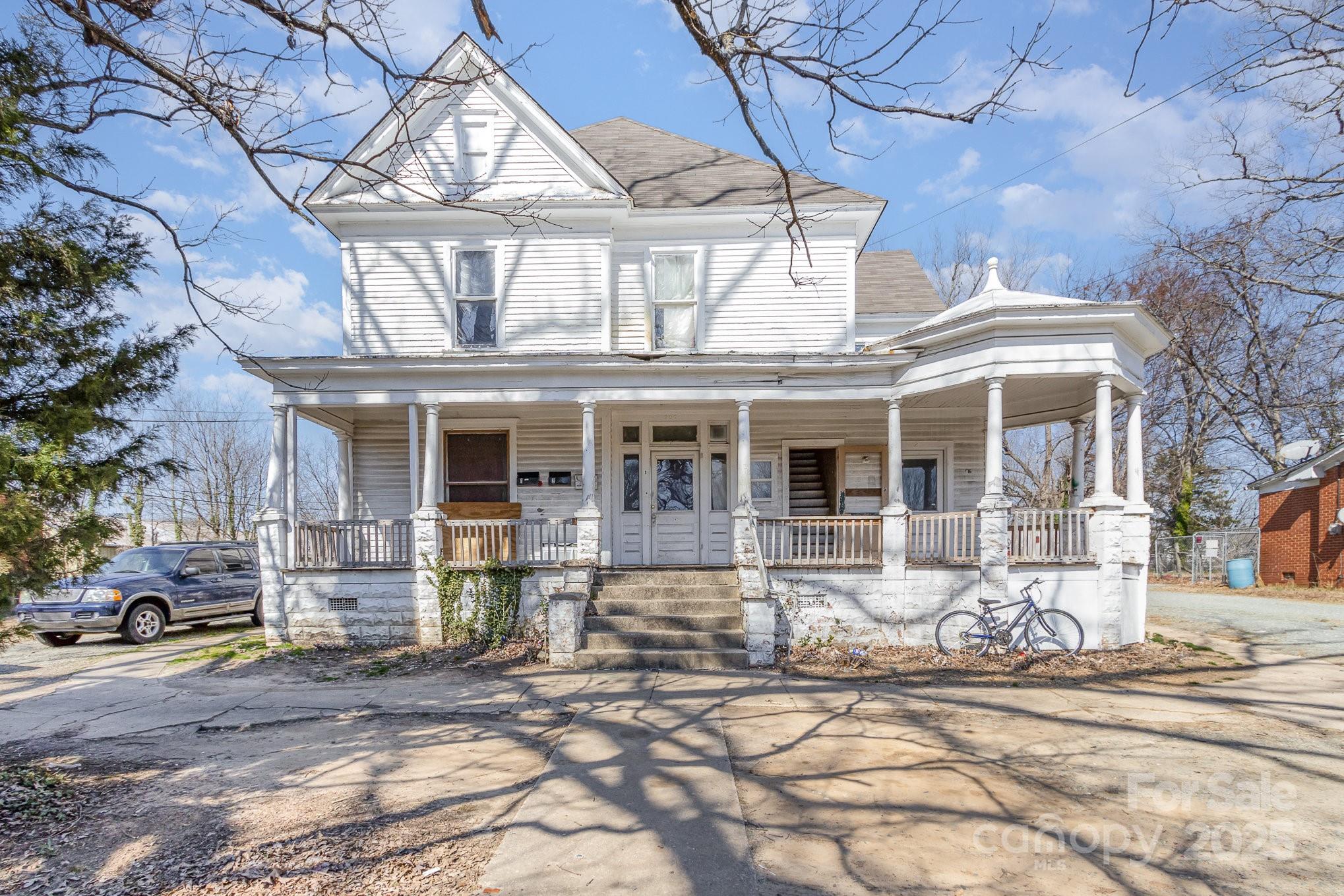 616 N Mebane Street Property Photo