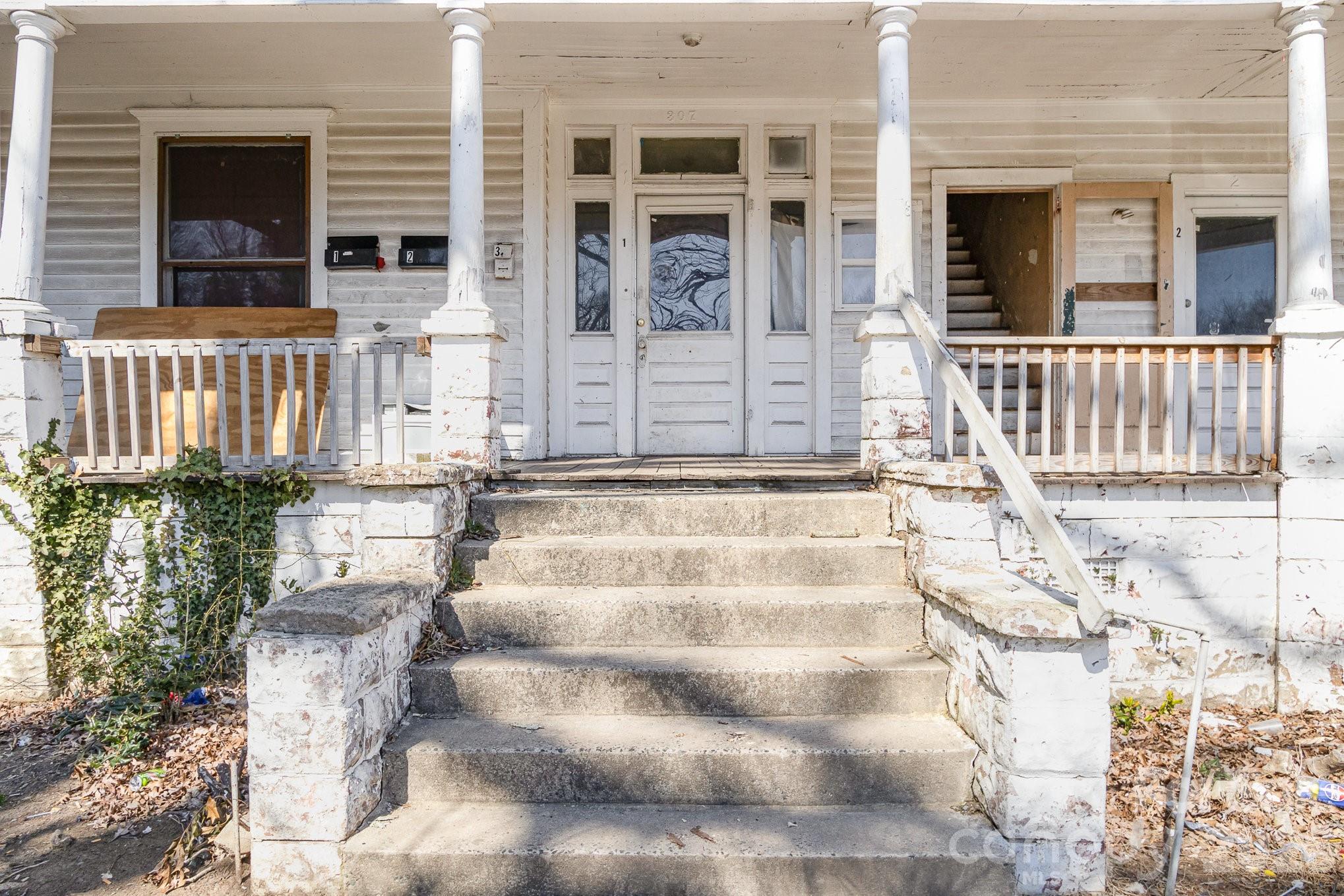 616 N Mebane Street Property Photo 4