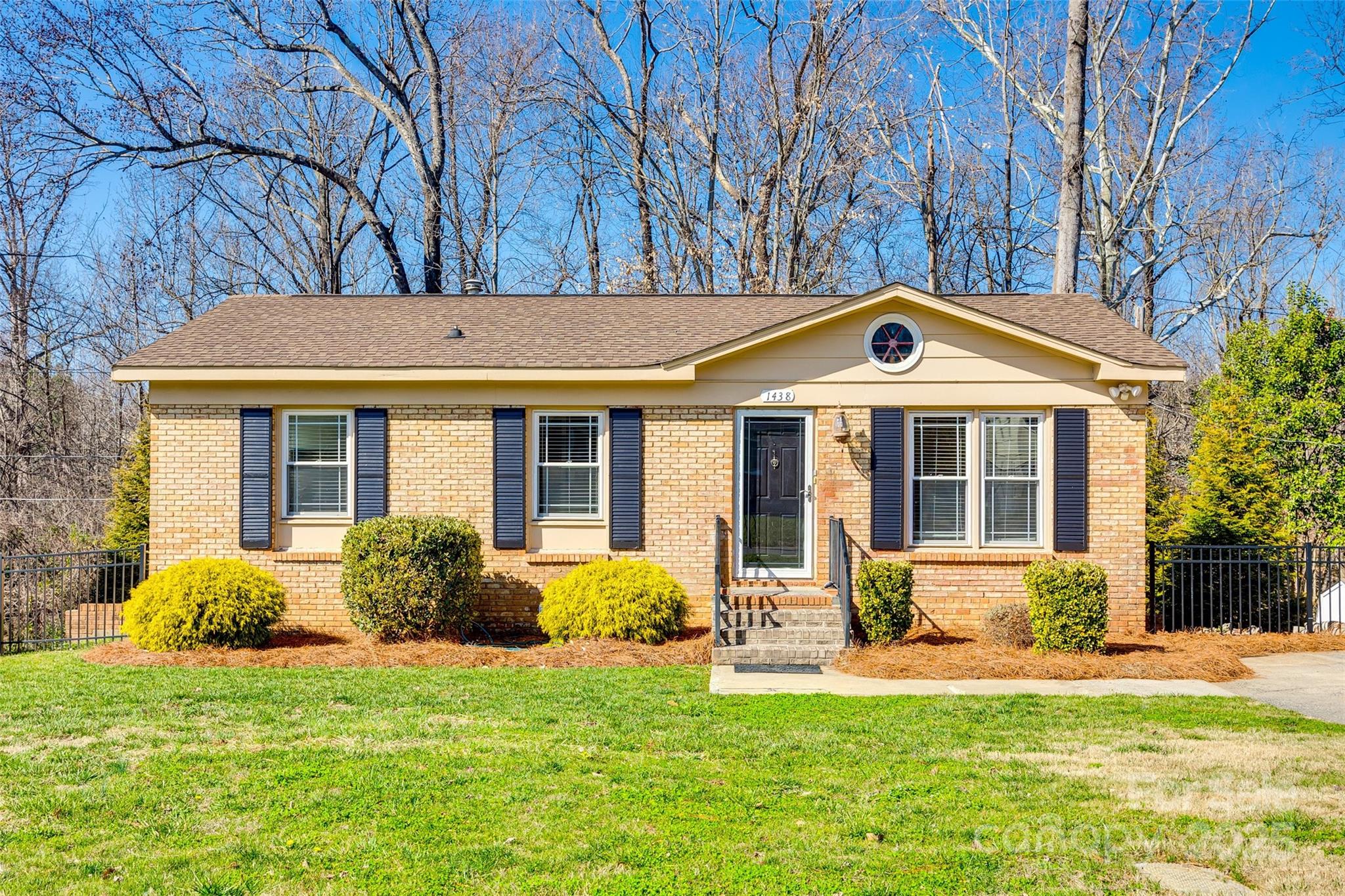 1438 Plumstead Road Property Photo