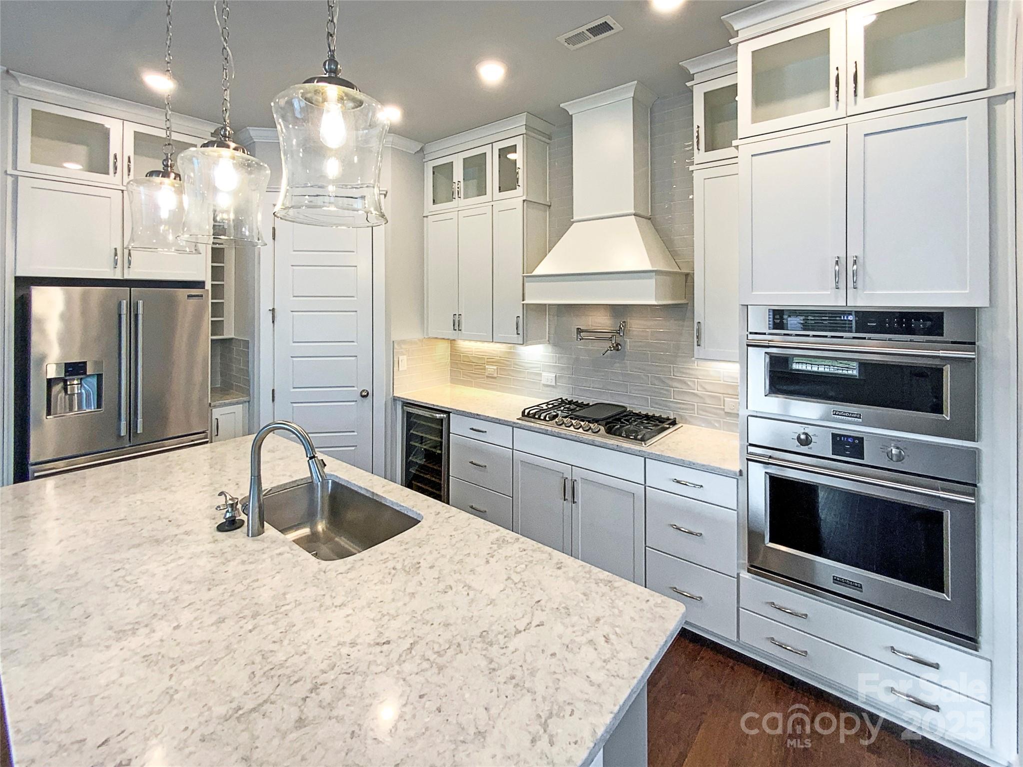 11005 Cobb Creek Court Property Photo 2