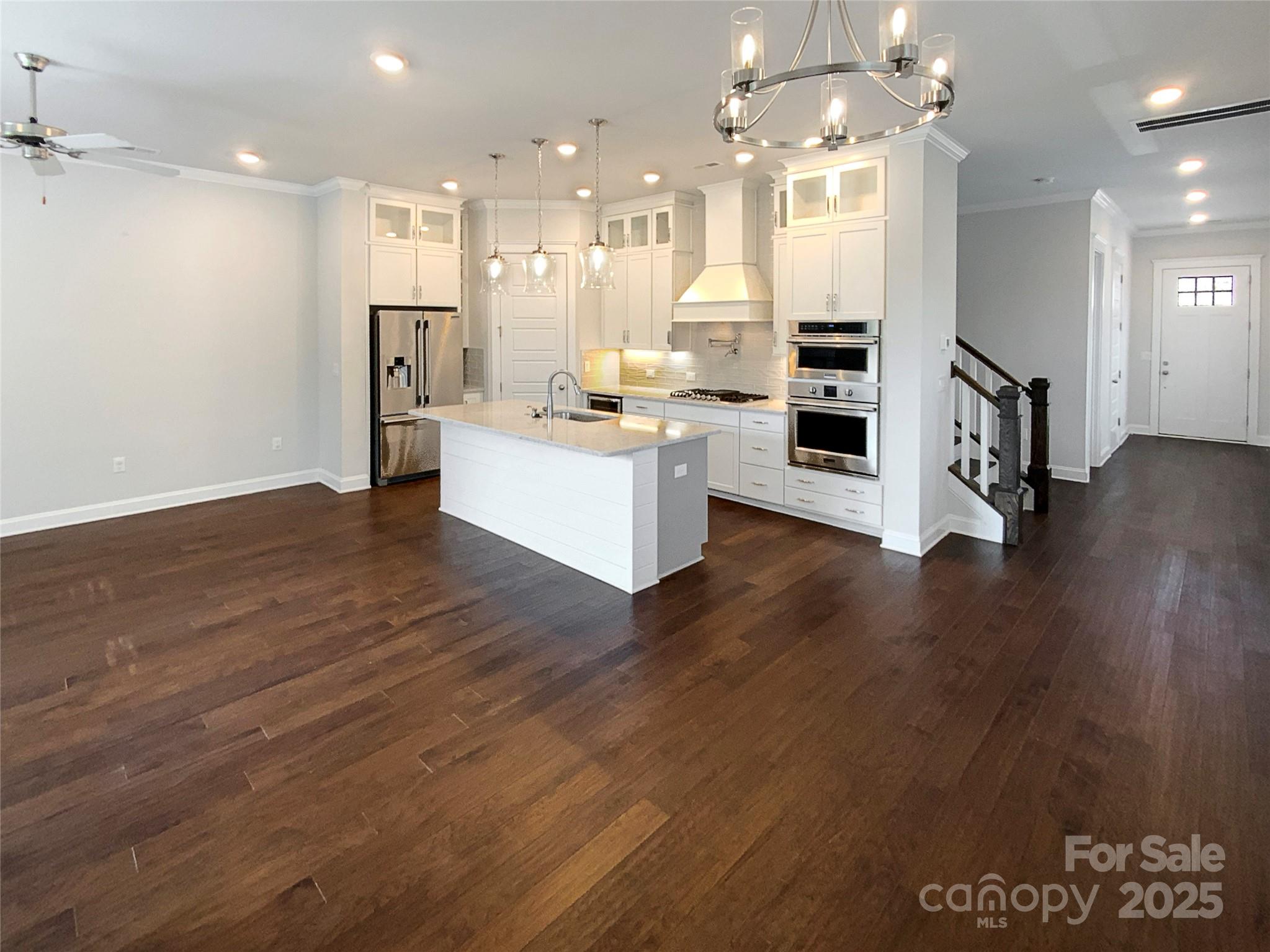 11005 Cobb Creek Court Property Photo 3