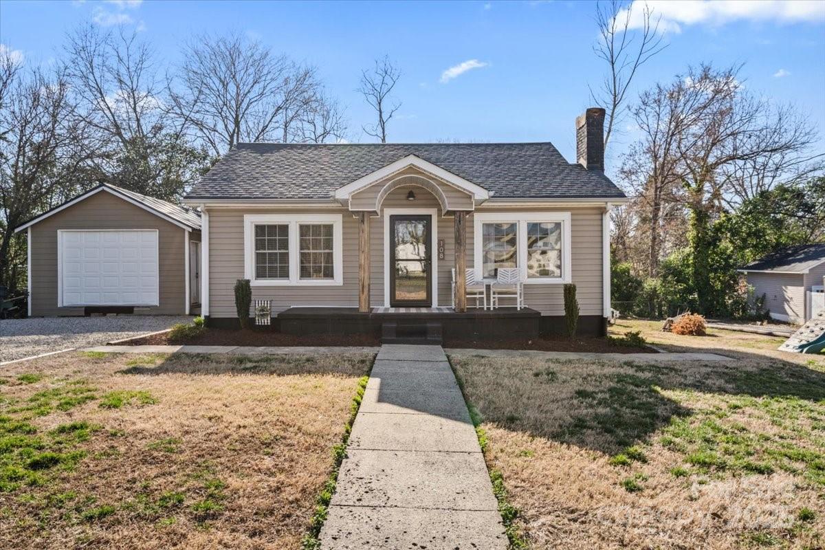 108 S Buckoak Street Property Photo