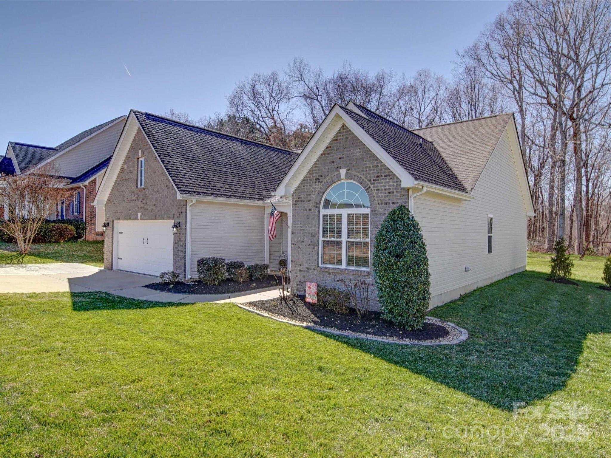 572 Church Street Property Photo 4