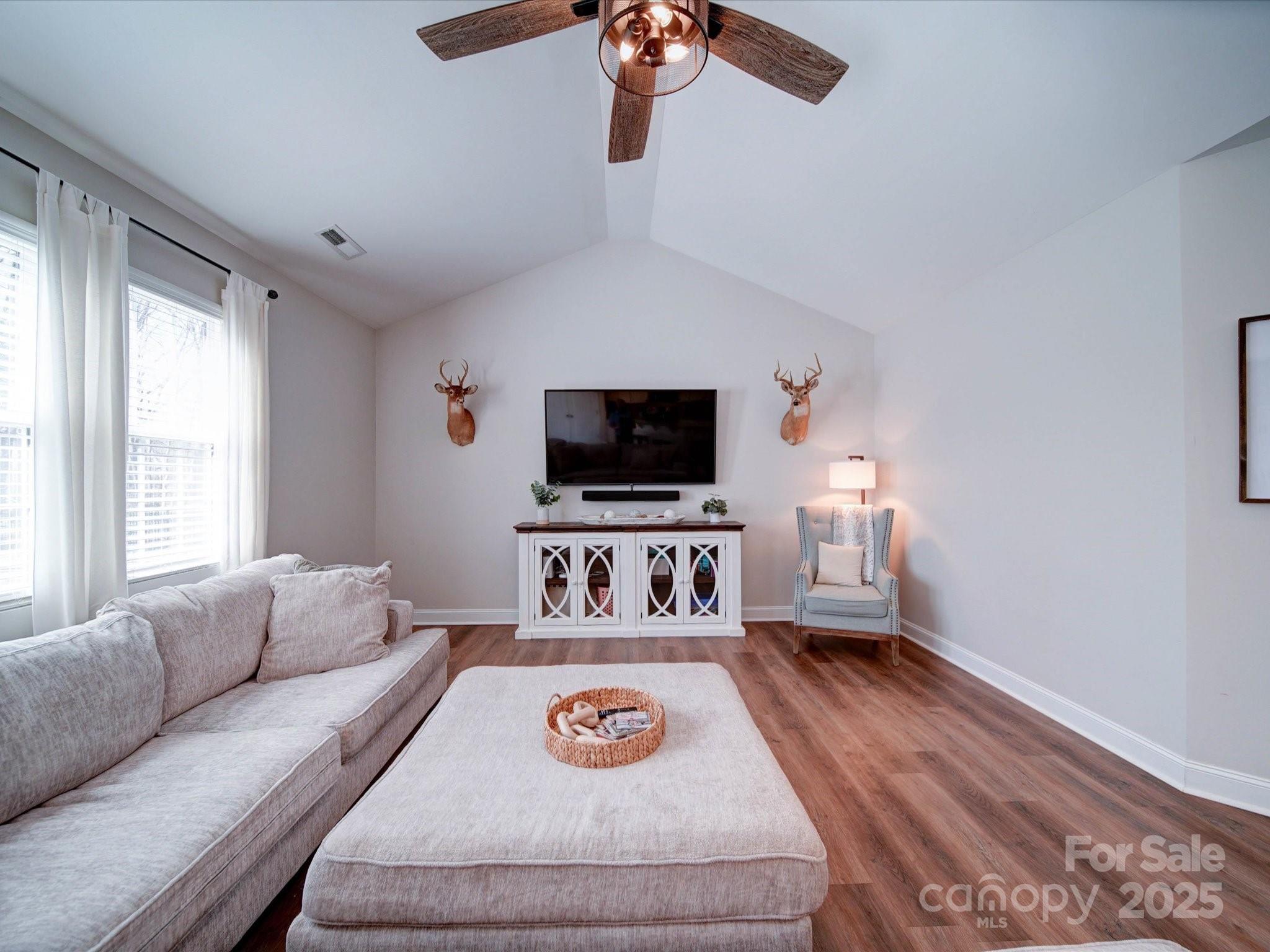 572 Church Street Property Photo 16
