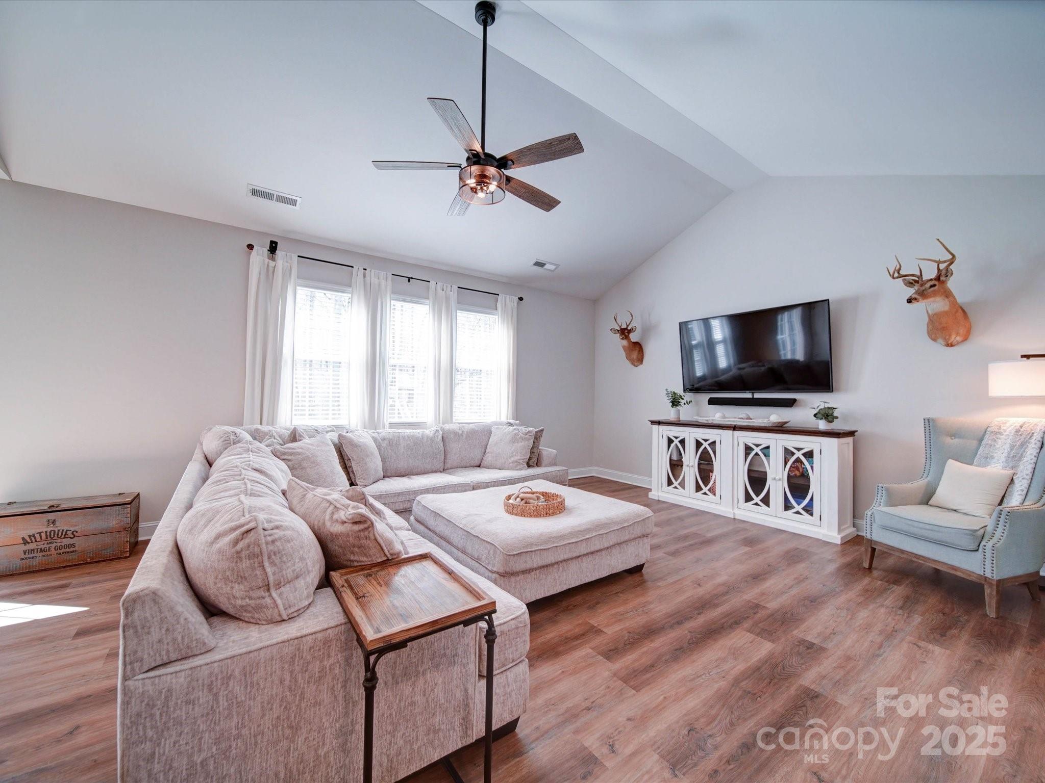 572 Church Street Property Photo 17