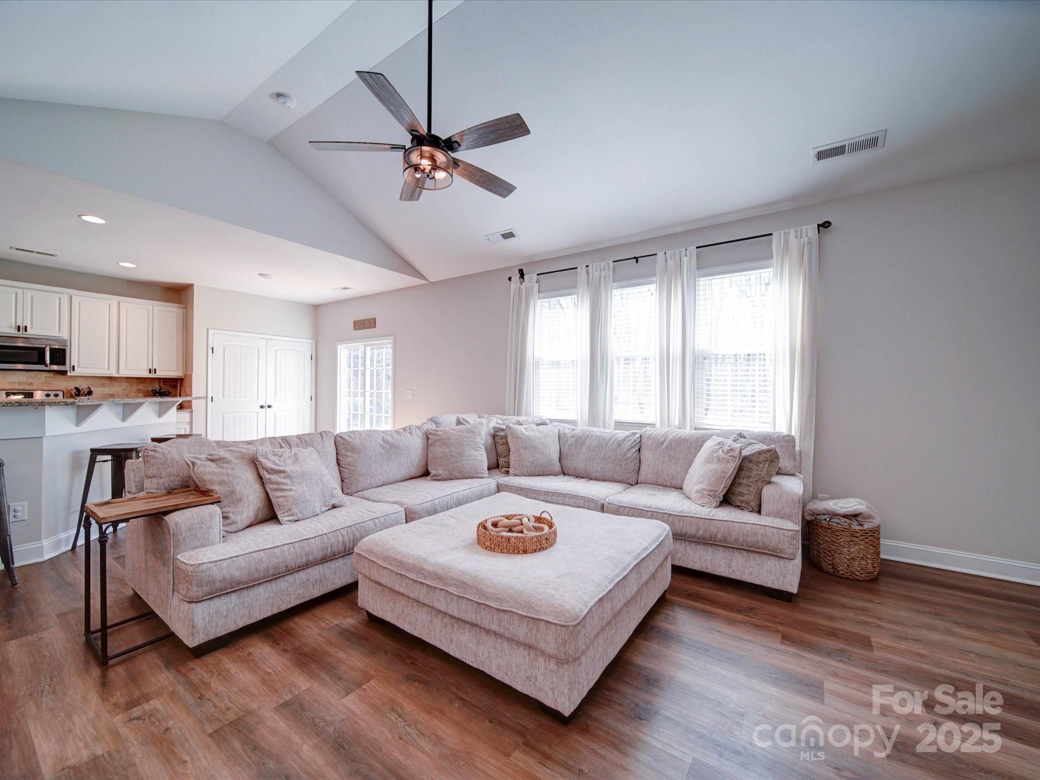 572 Church Street Property Photo 18