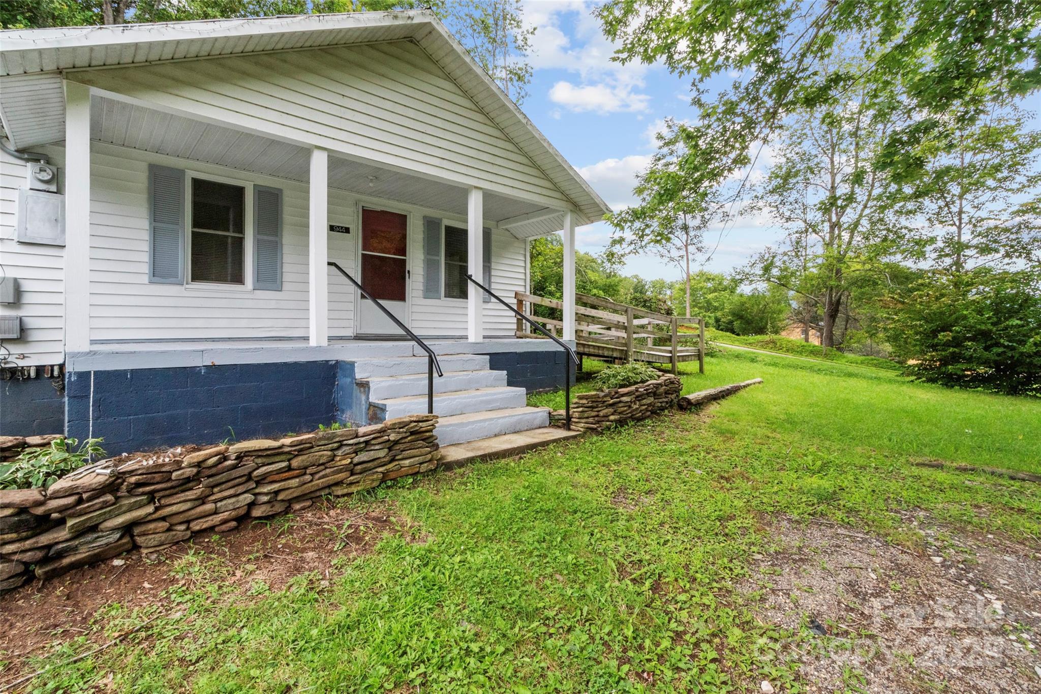 944 Georges Fork Road Property Photo 1