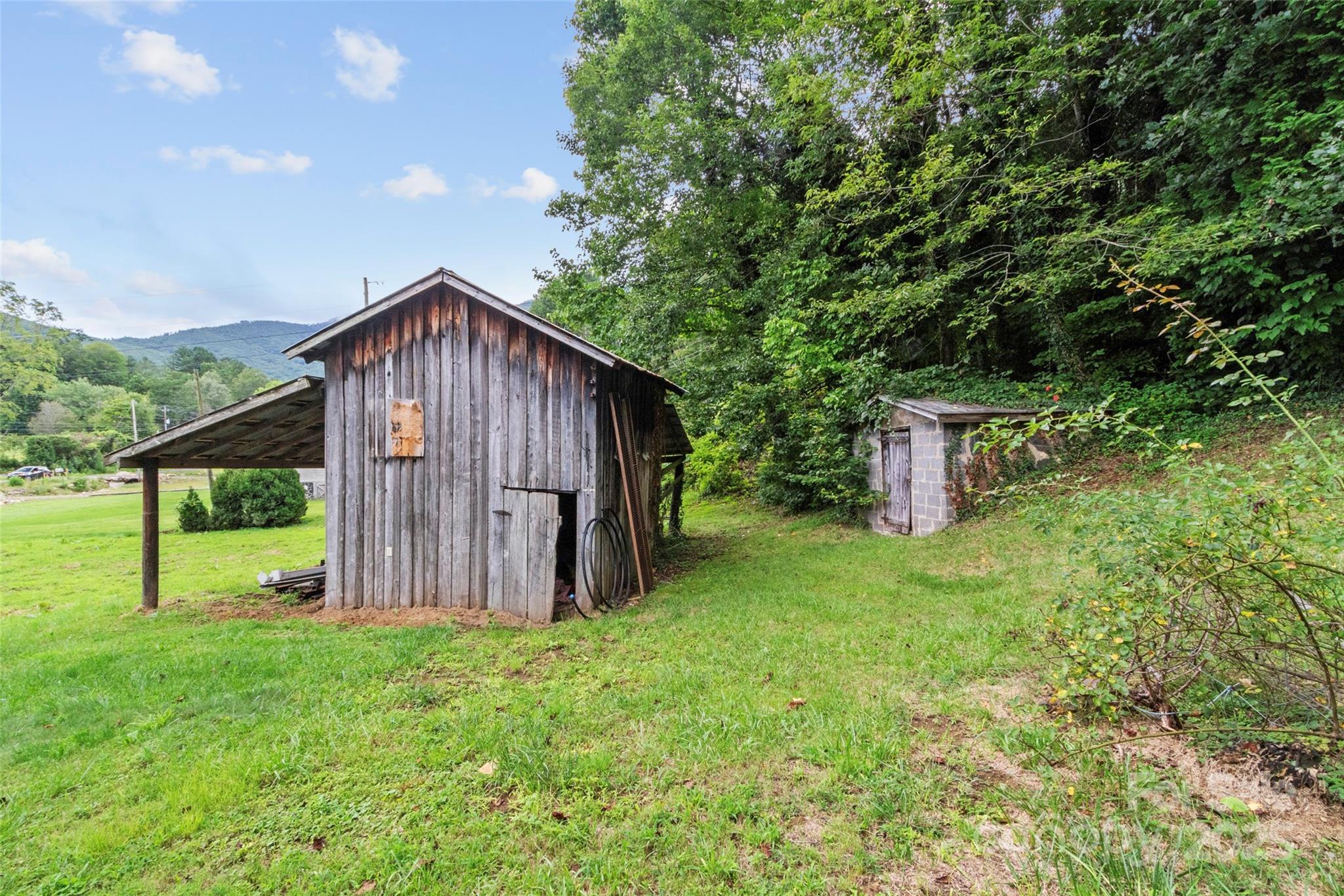 944 Georges Fork Road Property Photo 19