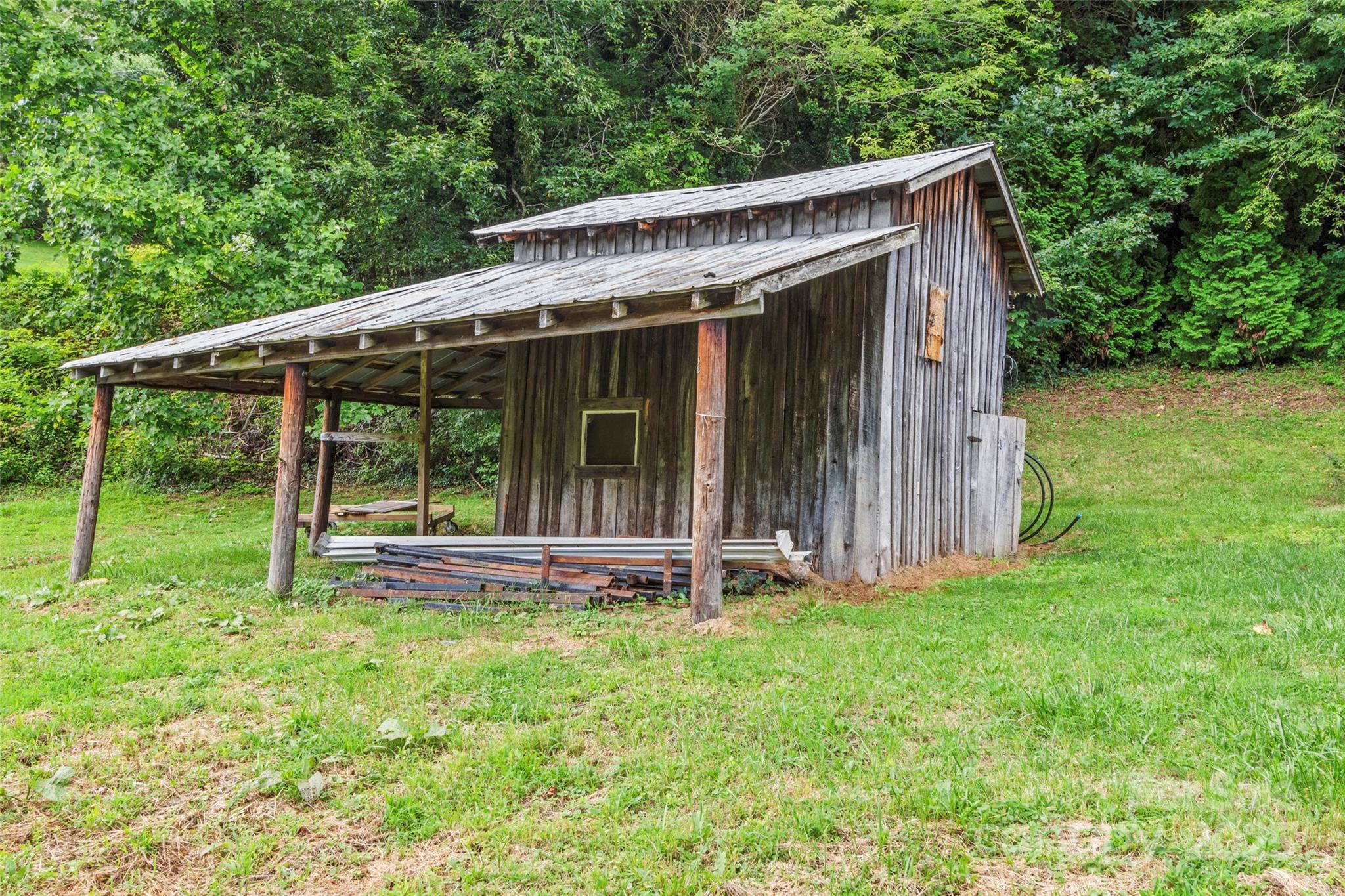 944 Georges Fork Road Property Photo 20