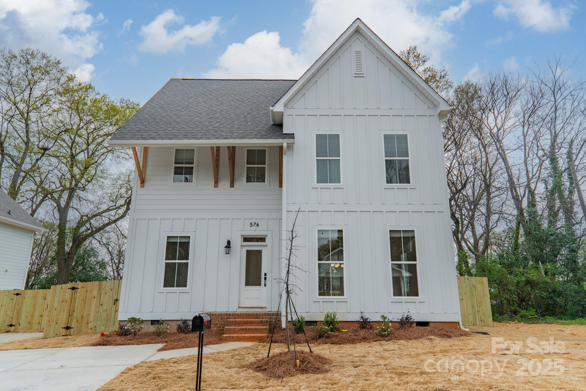 576 Reid Street Property Photo