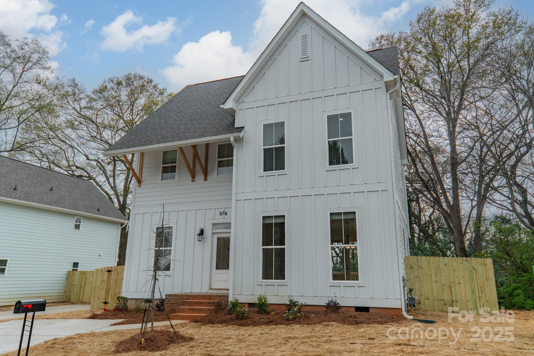 576 Reid Street Property Photo 2