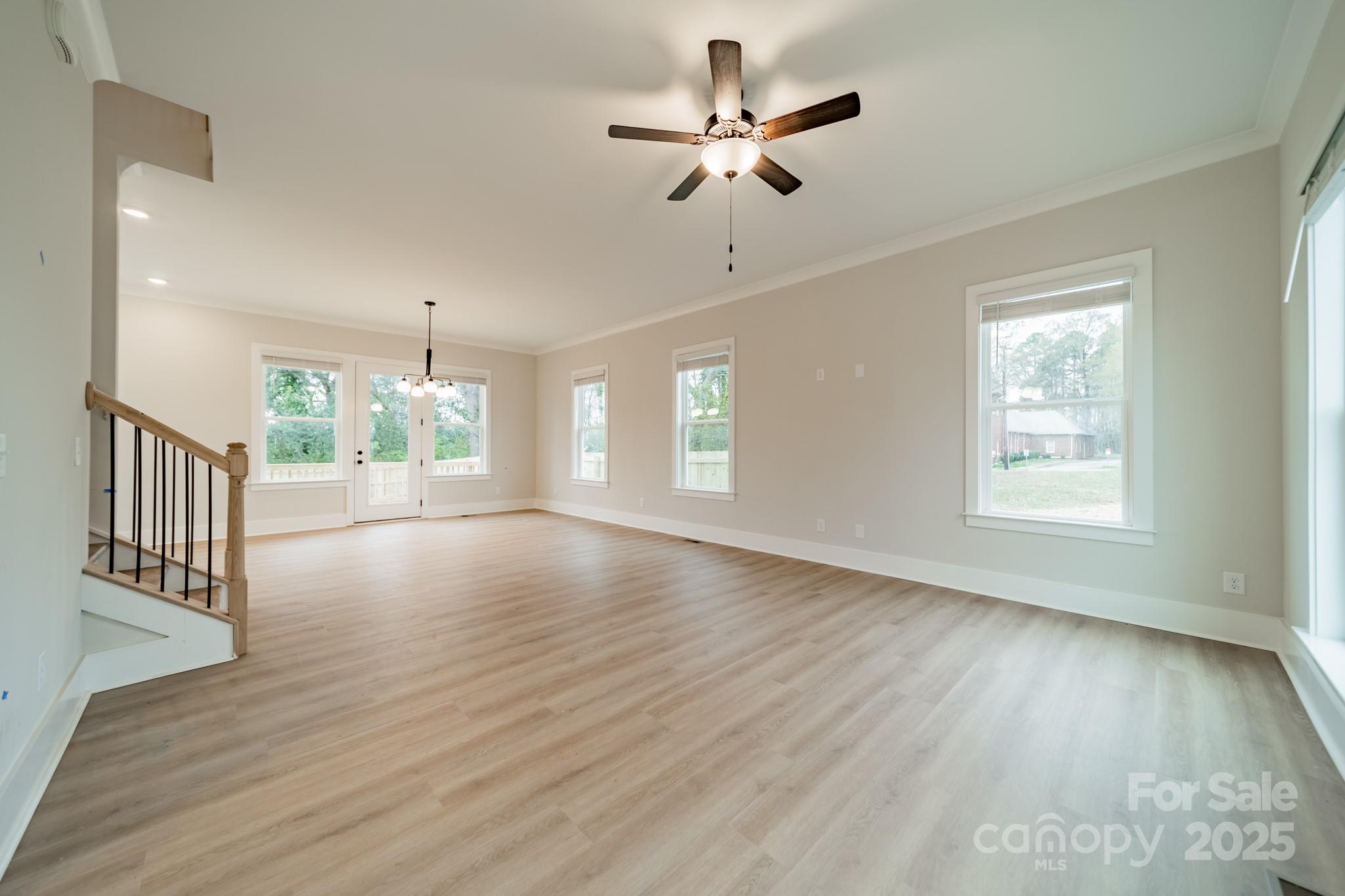 576 Reid Street Property Photo 6