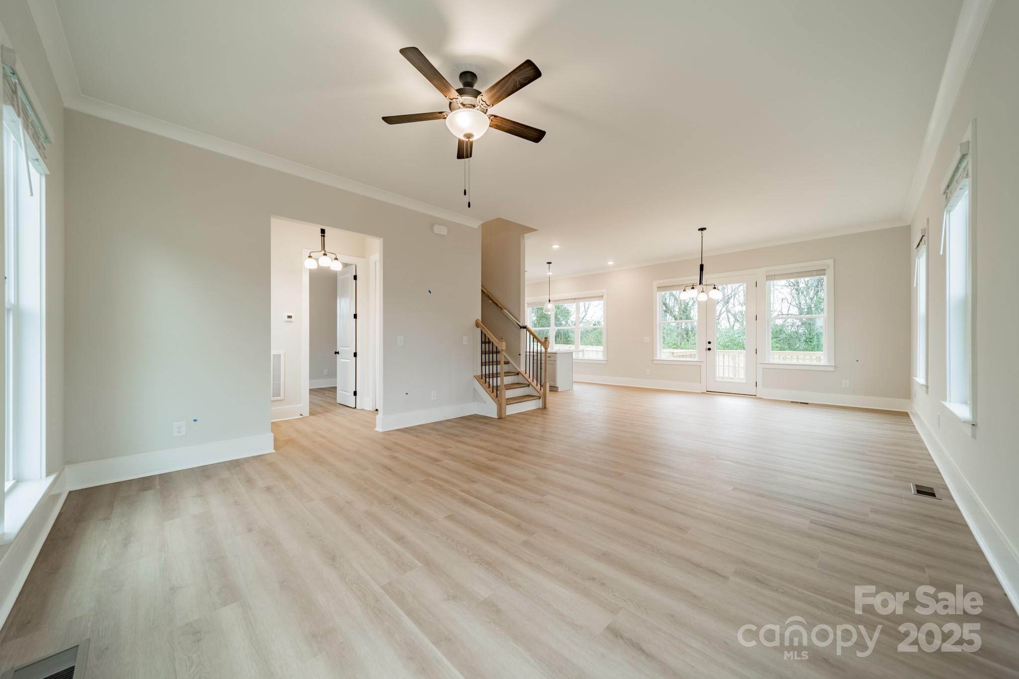 576 Reid Street Property Photo 7