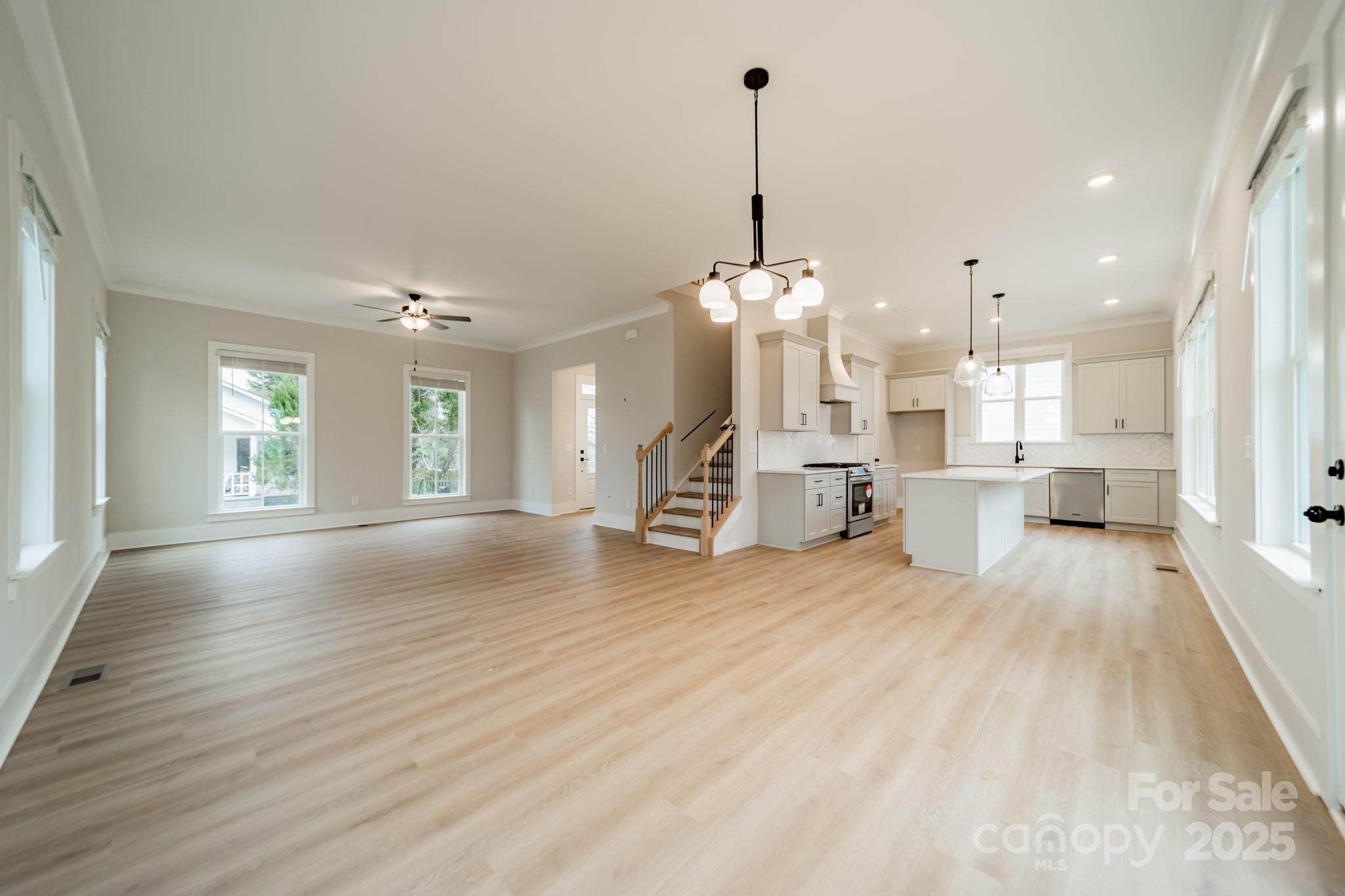 576 Reid Street Property Photo 8