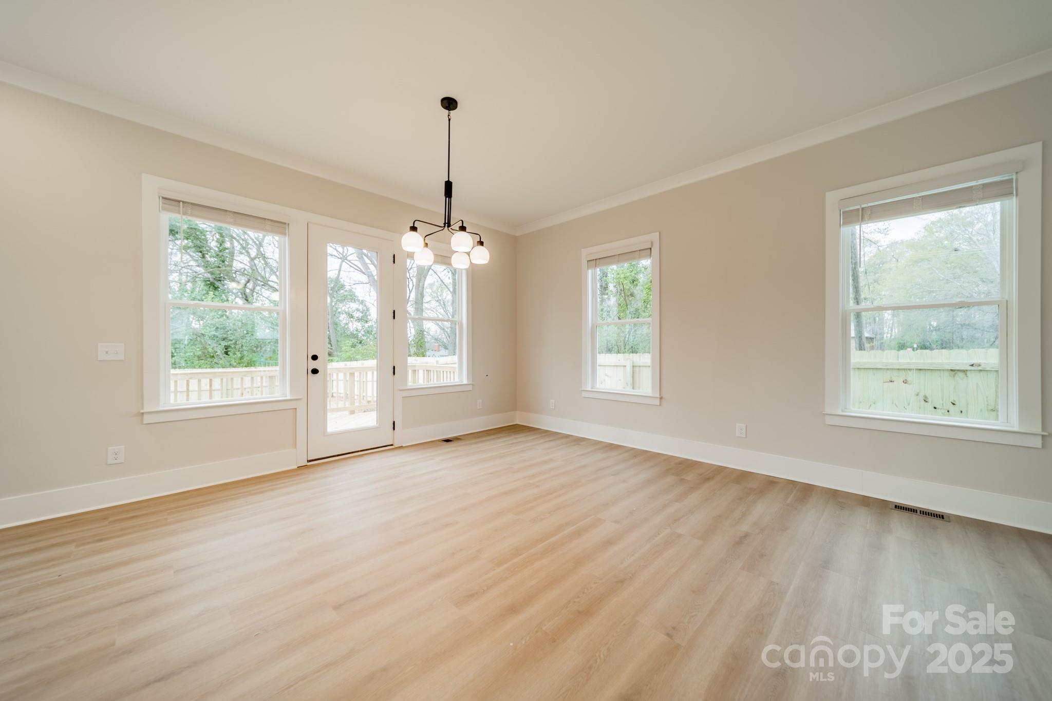 576 Reid Street Property Photo 10
