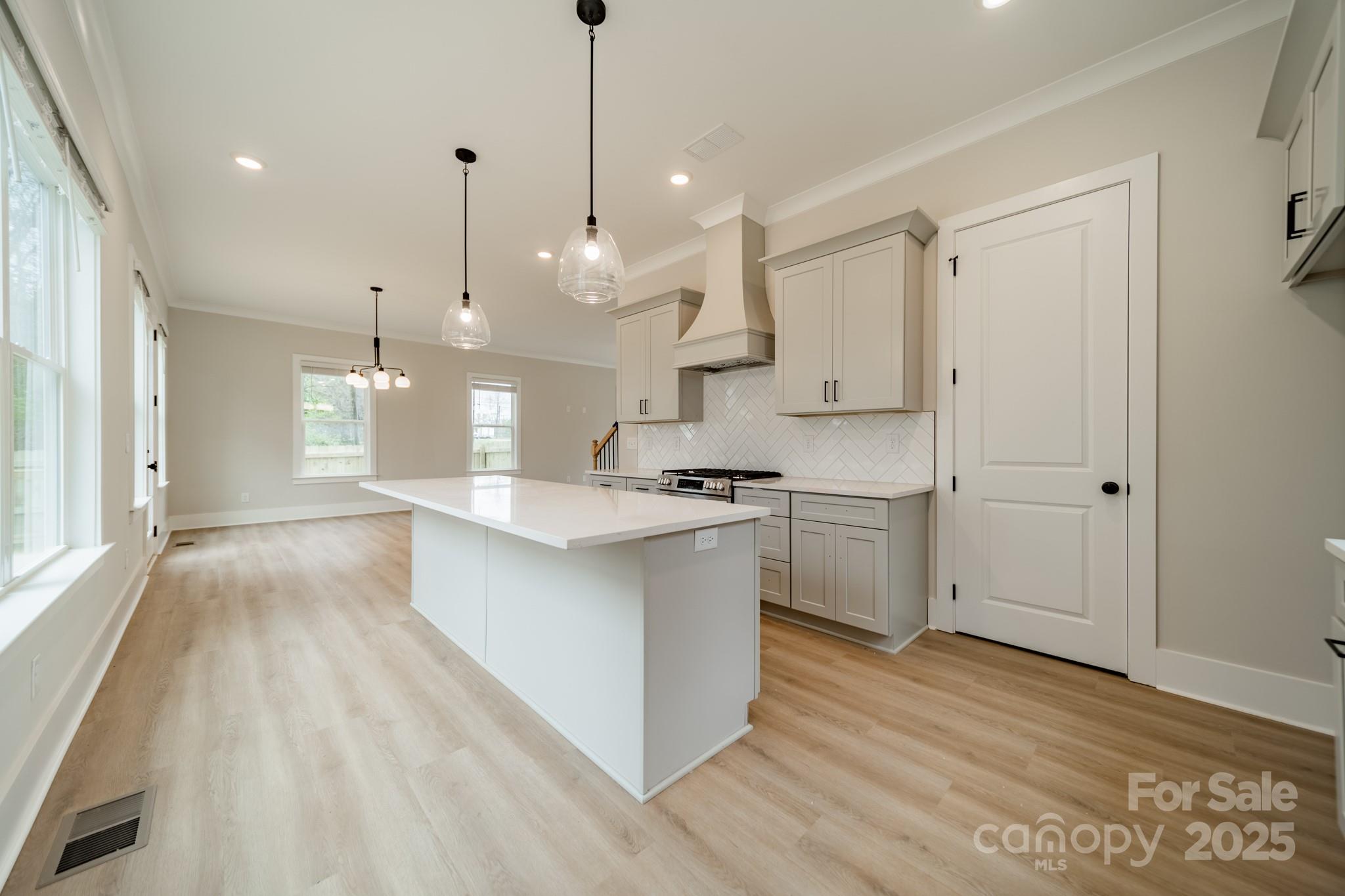 576 Reid Street Property Photo 12