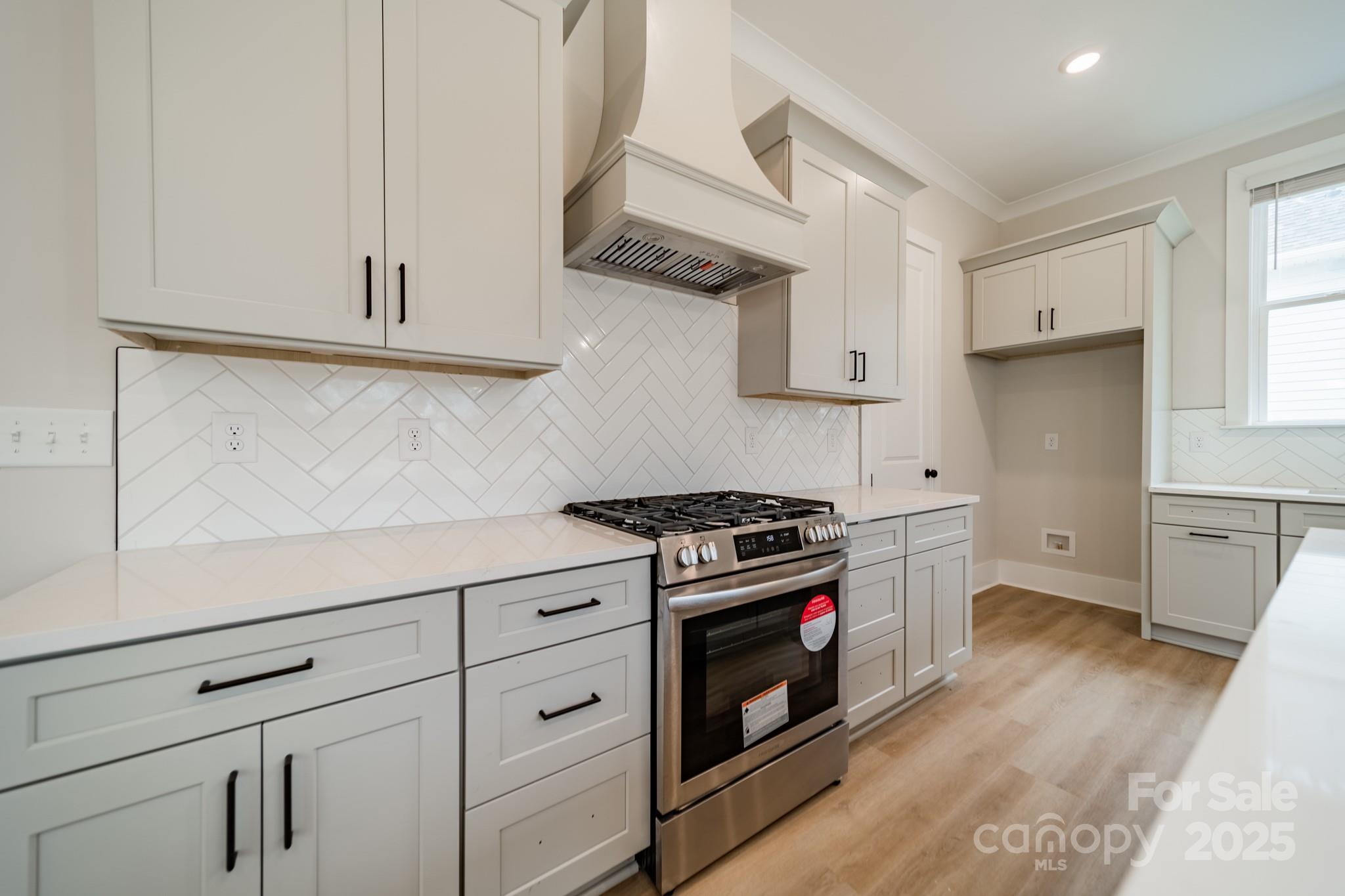 576 Reid Street Property Photo 13