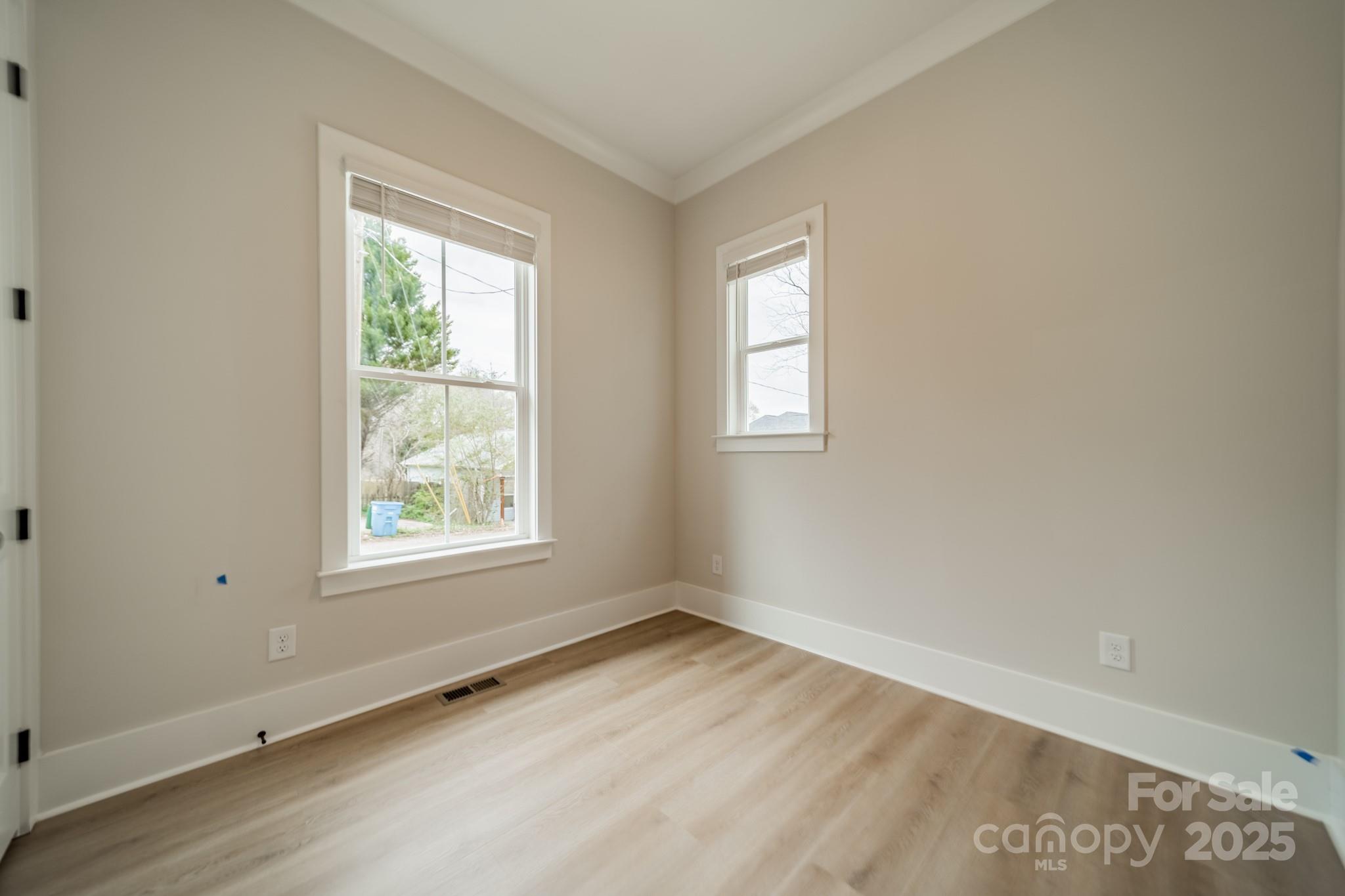 576 Reid Street Property Photo 15