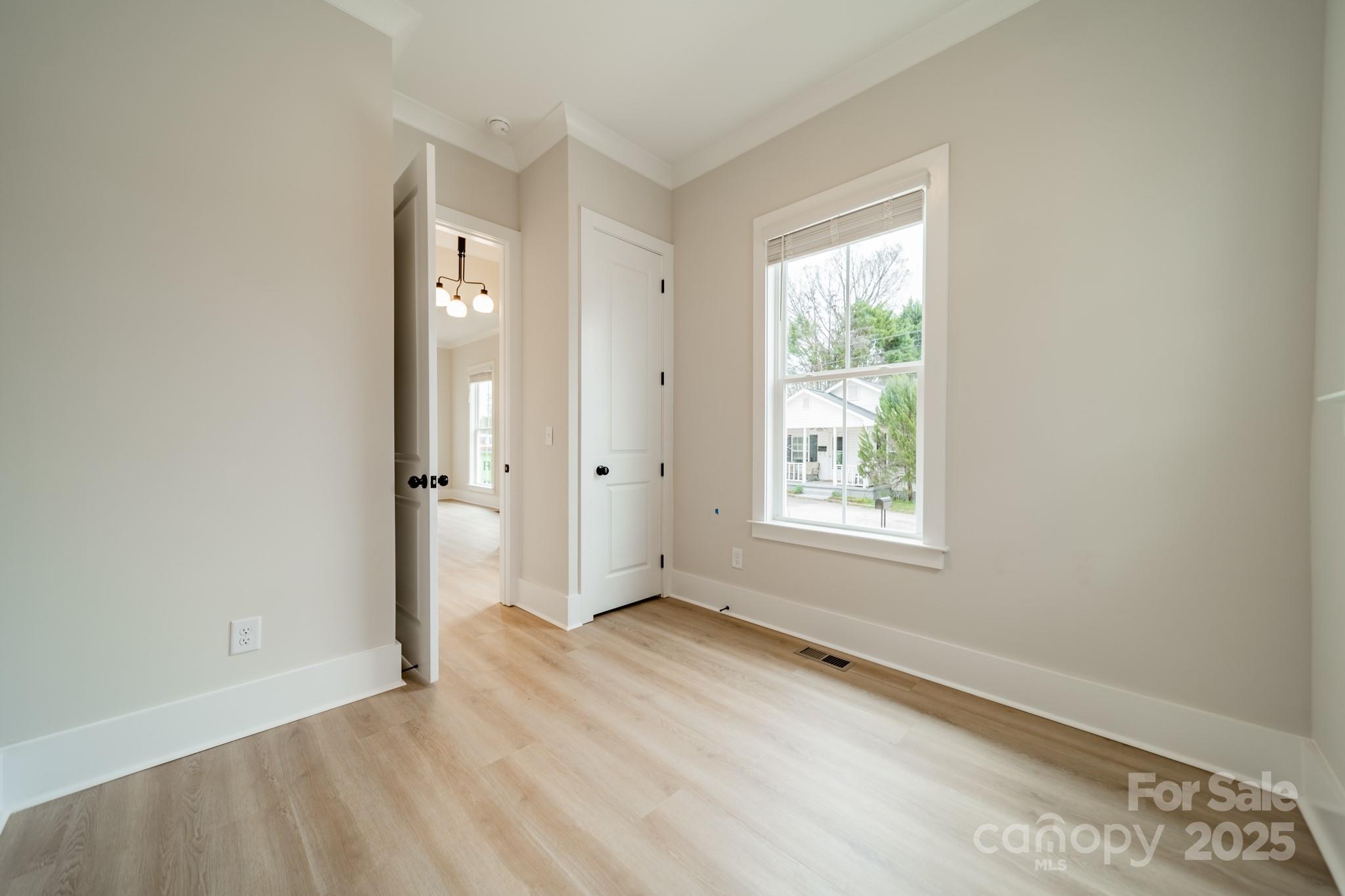 576 Reid Street Property Photo 16