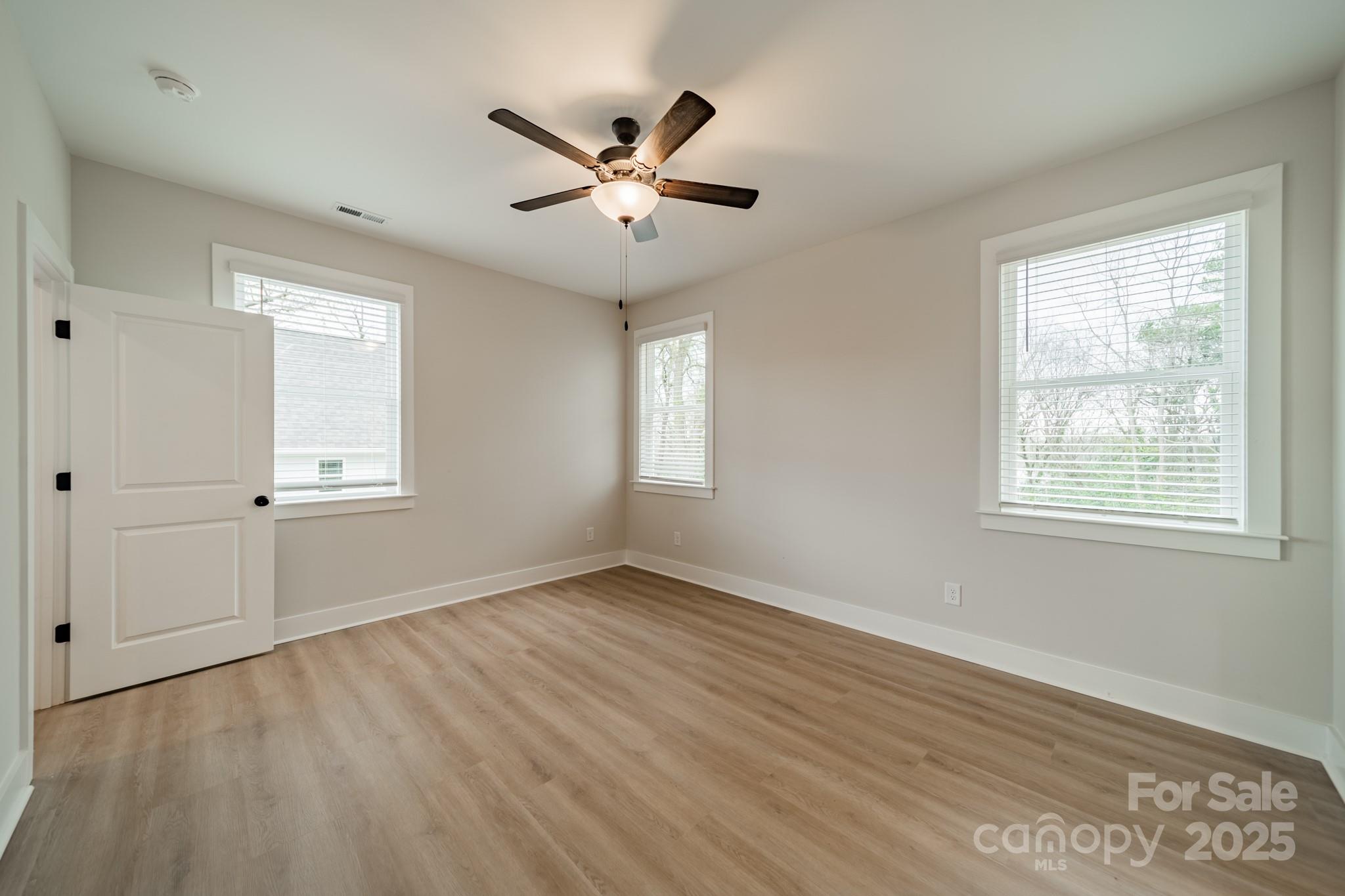 576 Reid Street Property Photo 21