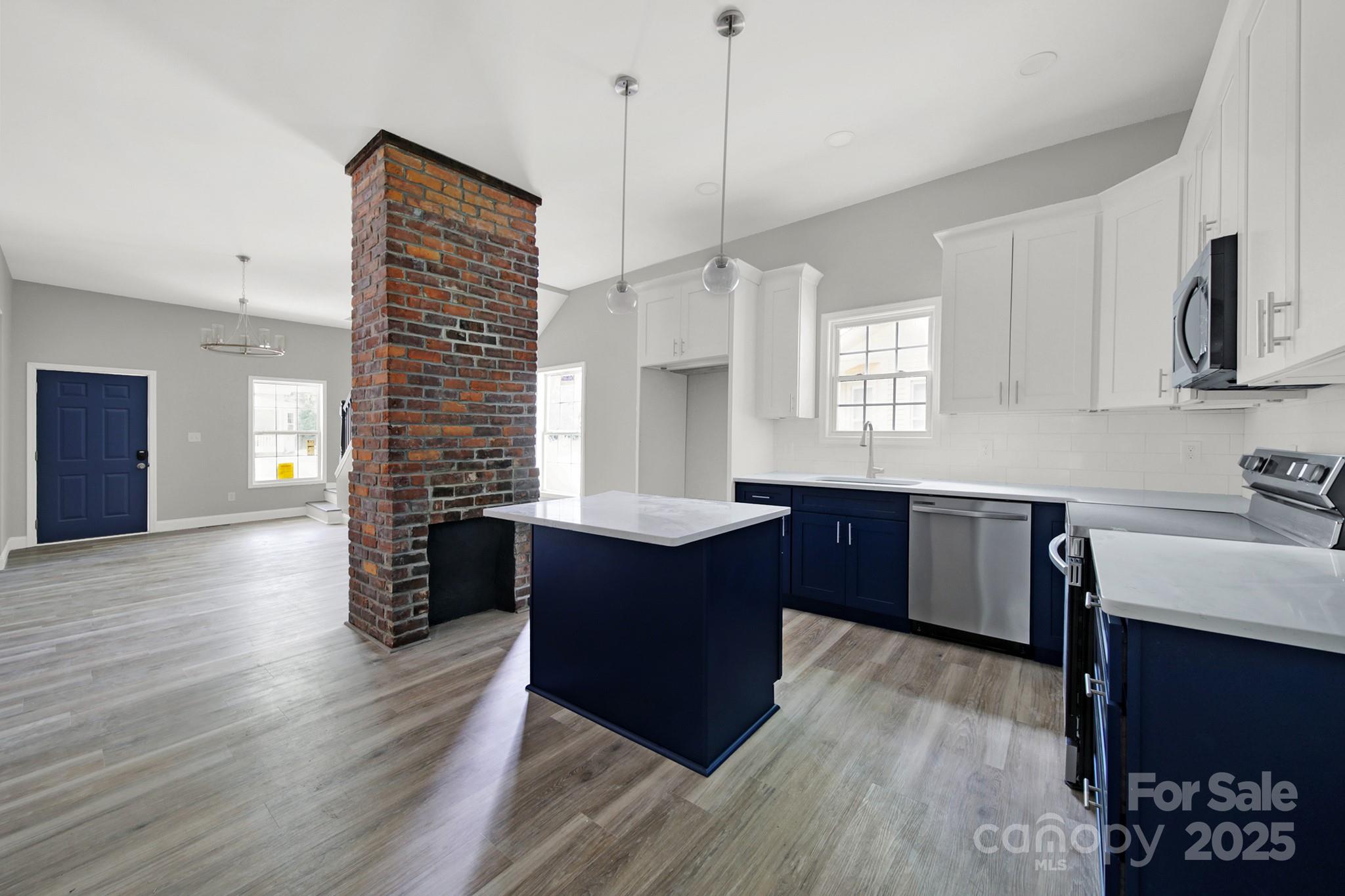 105 S York Street Property Photo