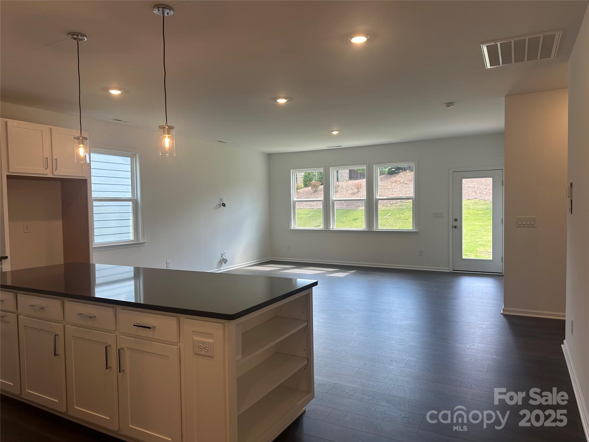 407 Sunharvest Lane Property Photo 3