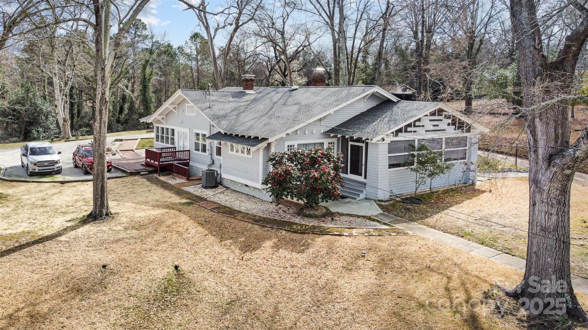 422 Lee Avenue Property Photo 3