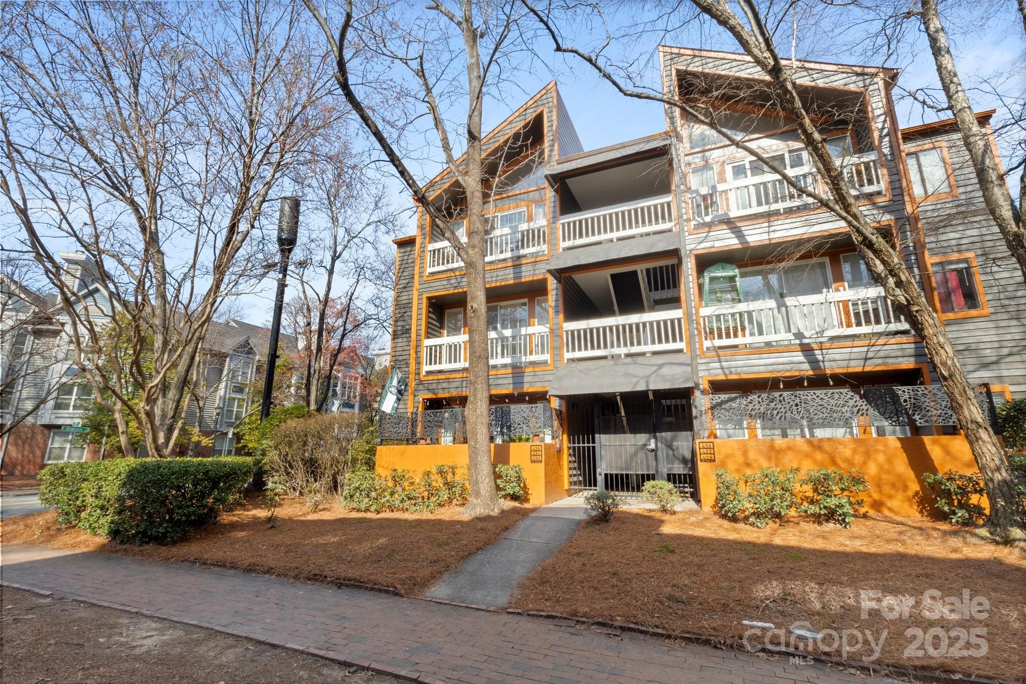434 W 8th Street Property Photo
