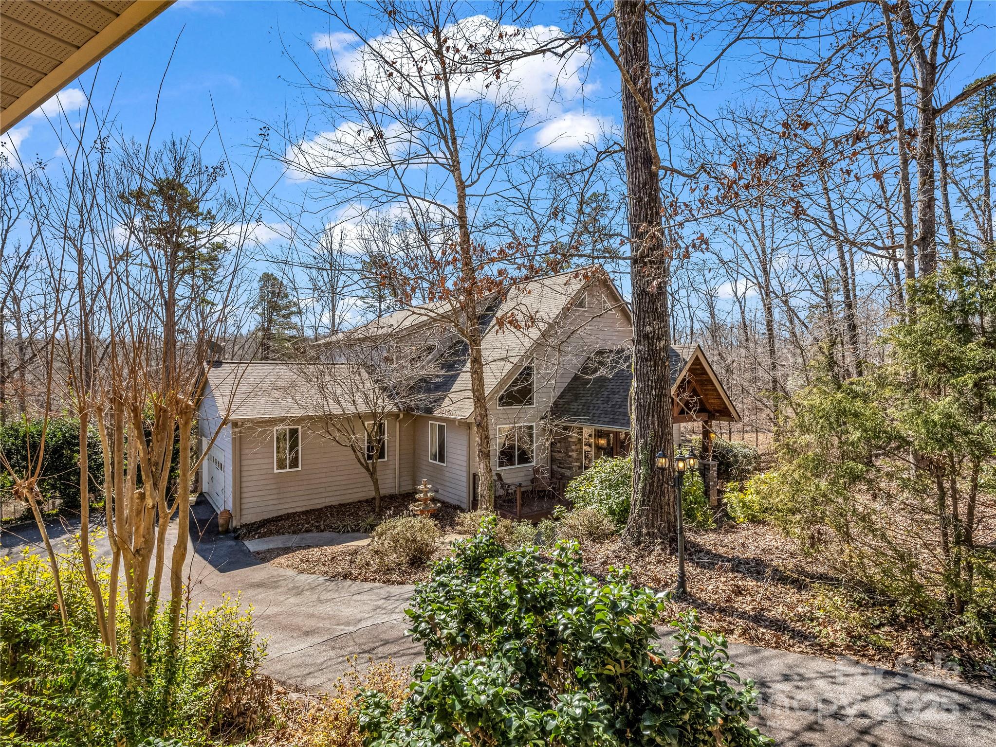 768 White Oak Lane Property Photo
