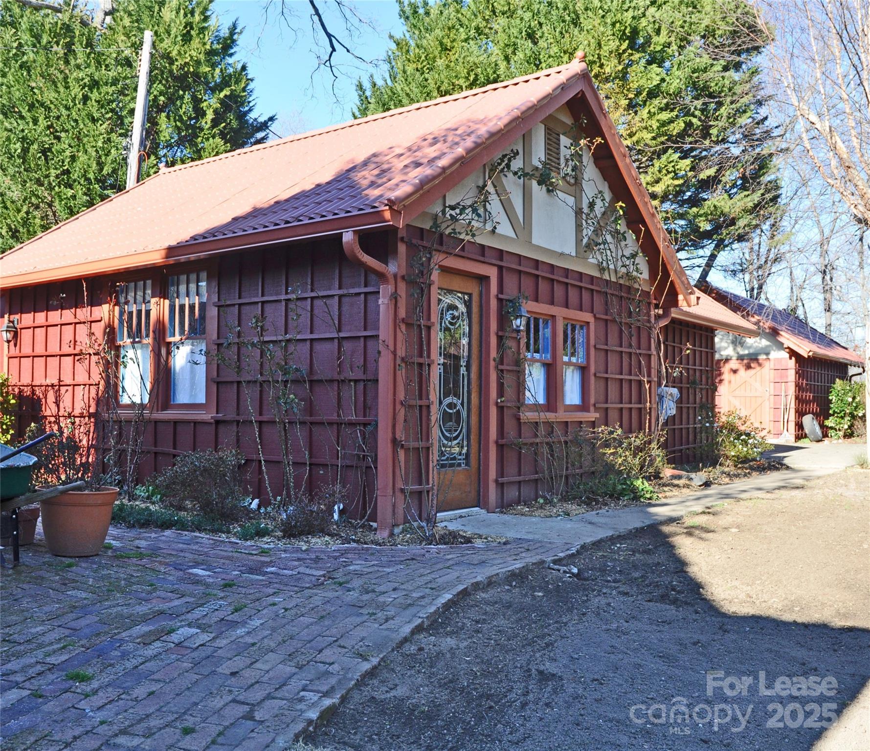 205 S Lyles Avenue Property Photo