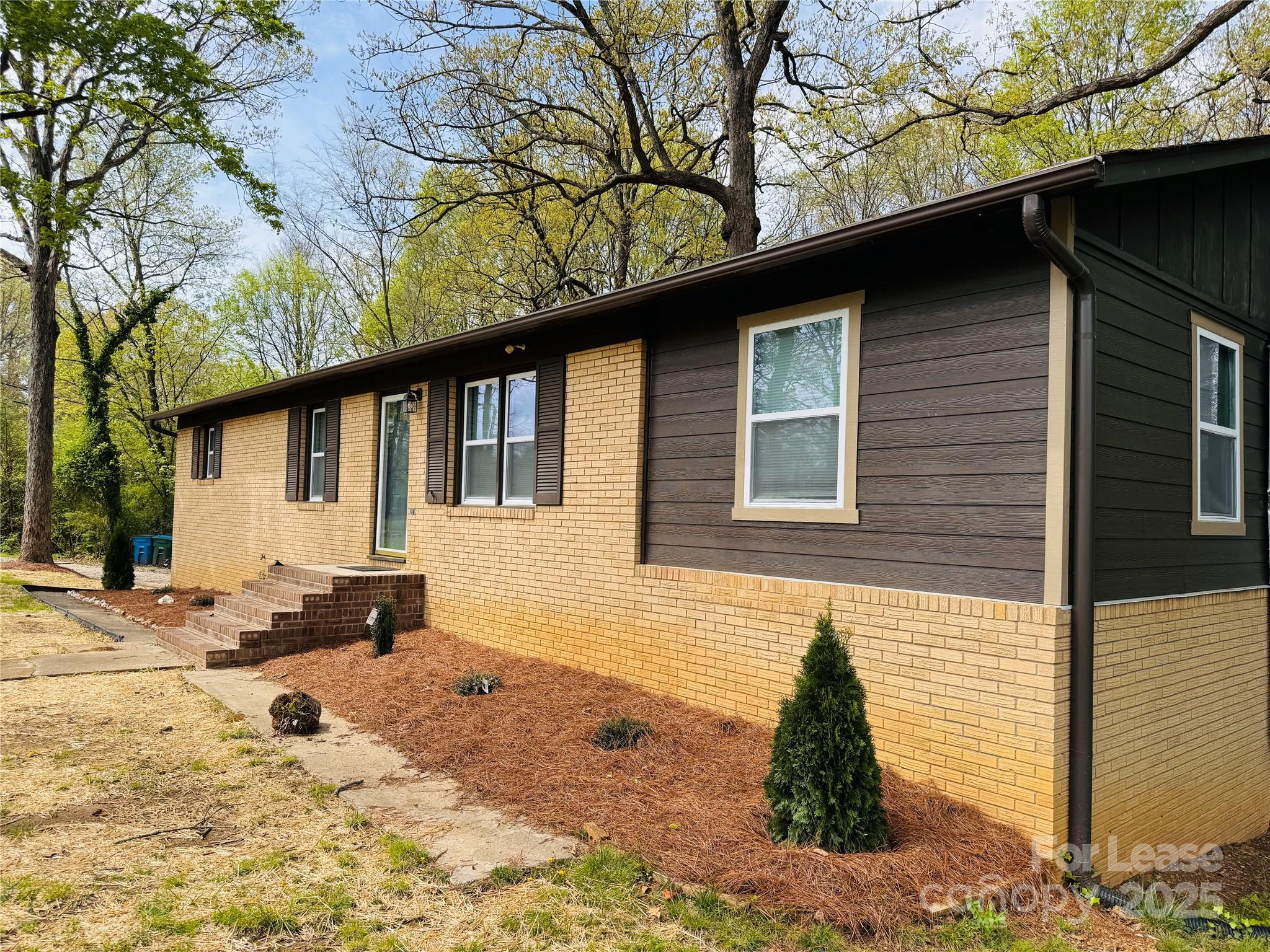 Acorn Woods Real Estate Listings Main Image
