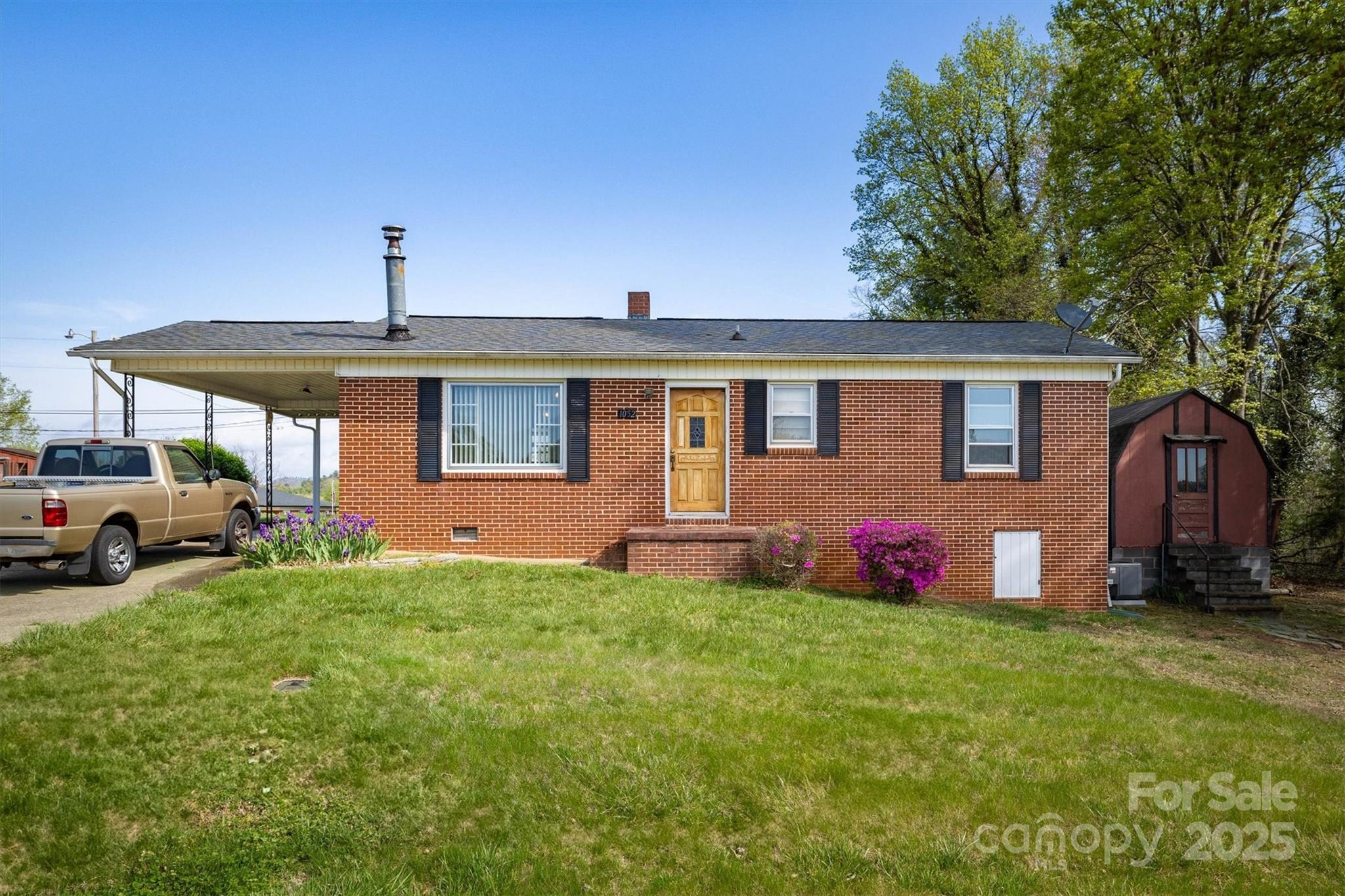 1052 Beech Street Property Photo