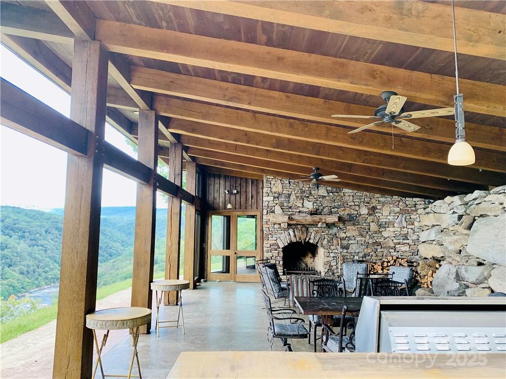 275 Raccoon Run 24 Property Photo 20