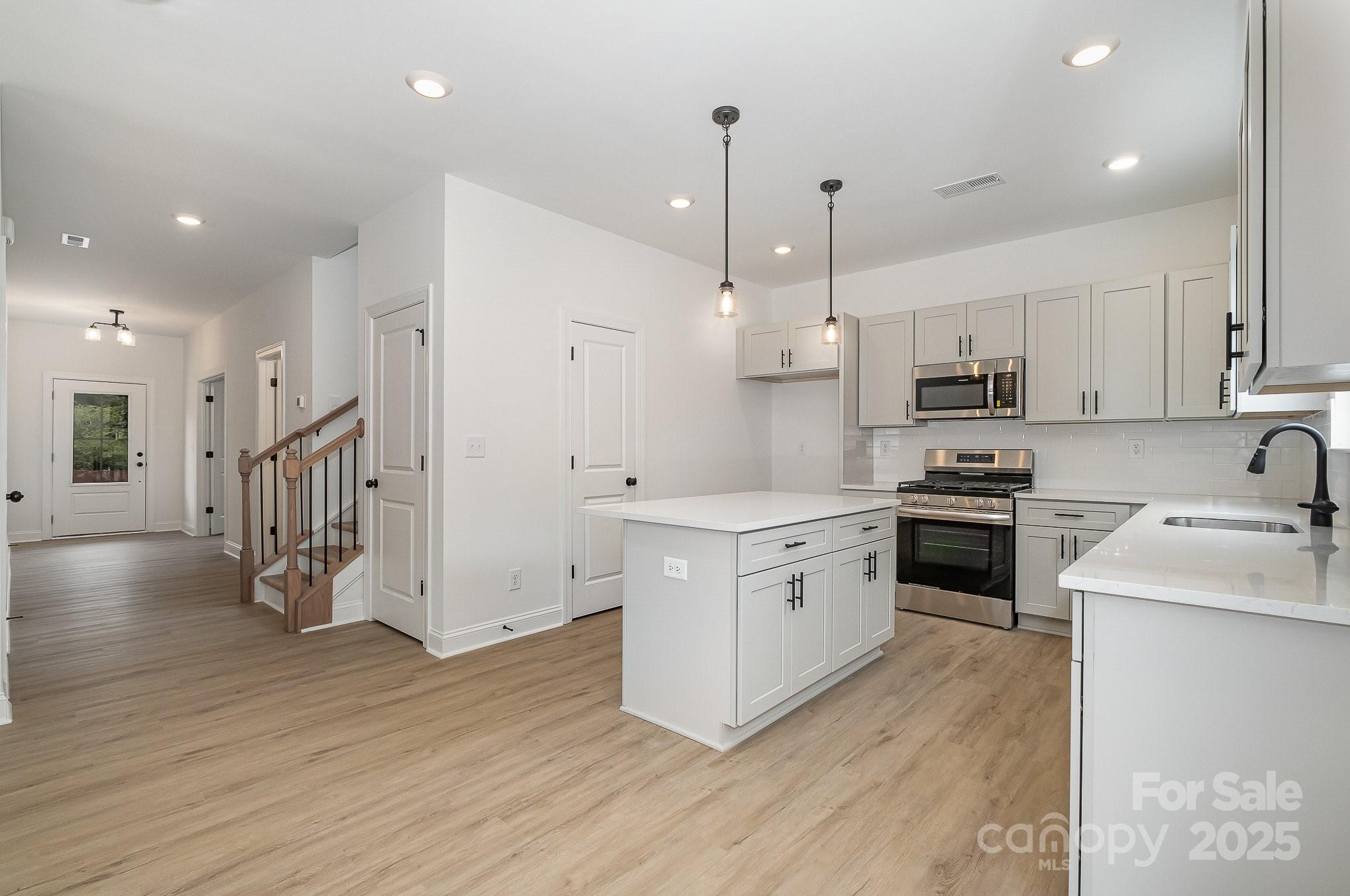 1809 Country Club Road Property Photo 8