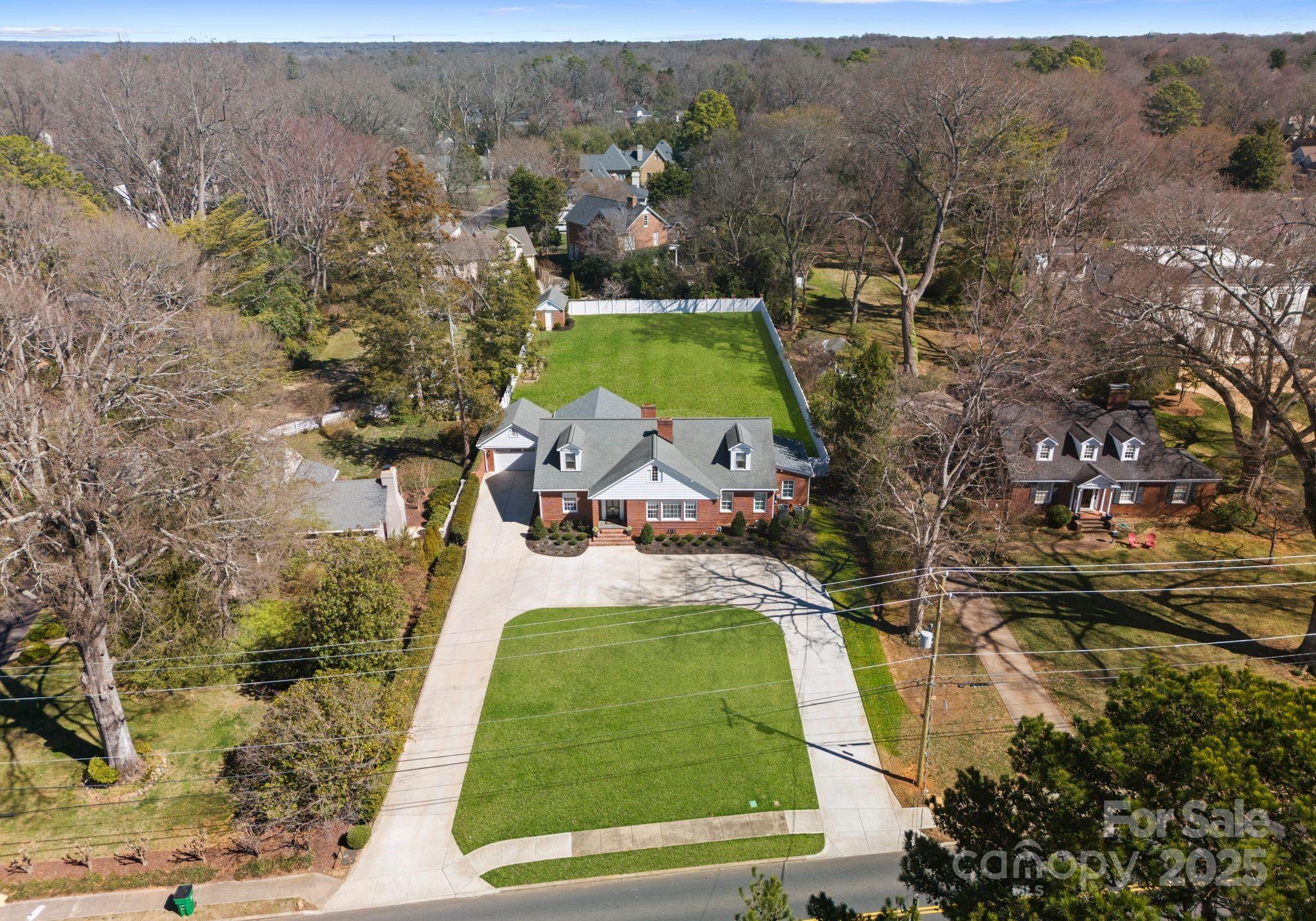 2701 Sharon Road Property Photo