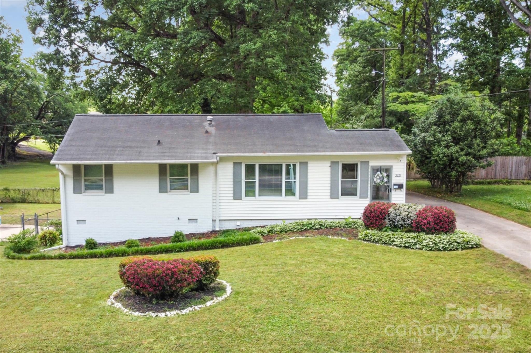 3231 Eastwood Drive Property Photo 1