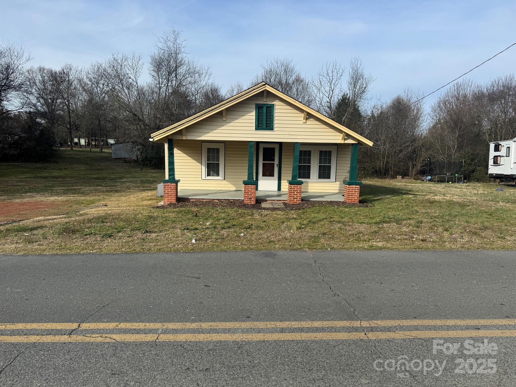 196 School Street Property Photo