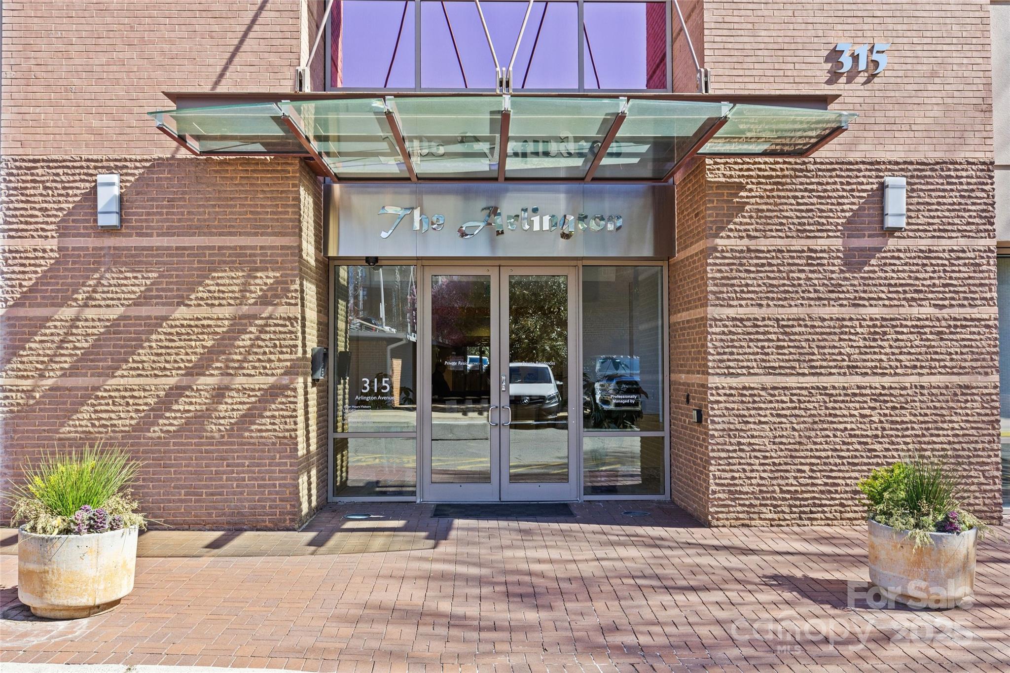 315 Arlington Avenue 1206 Property Photo 2