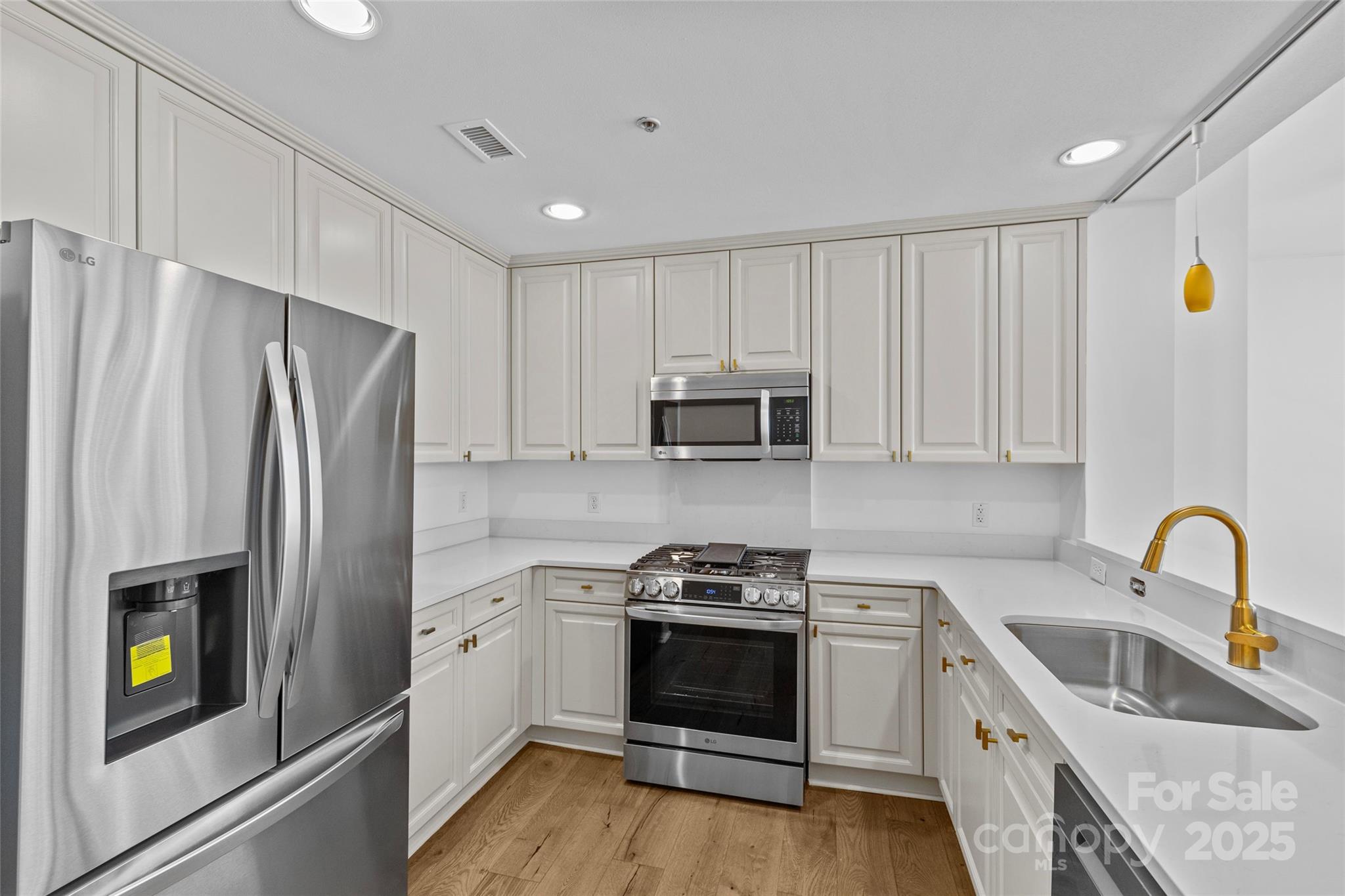 315 Arlington Avenue 1206 Property Photo 3