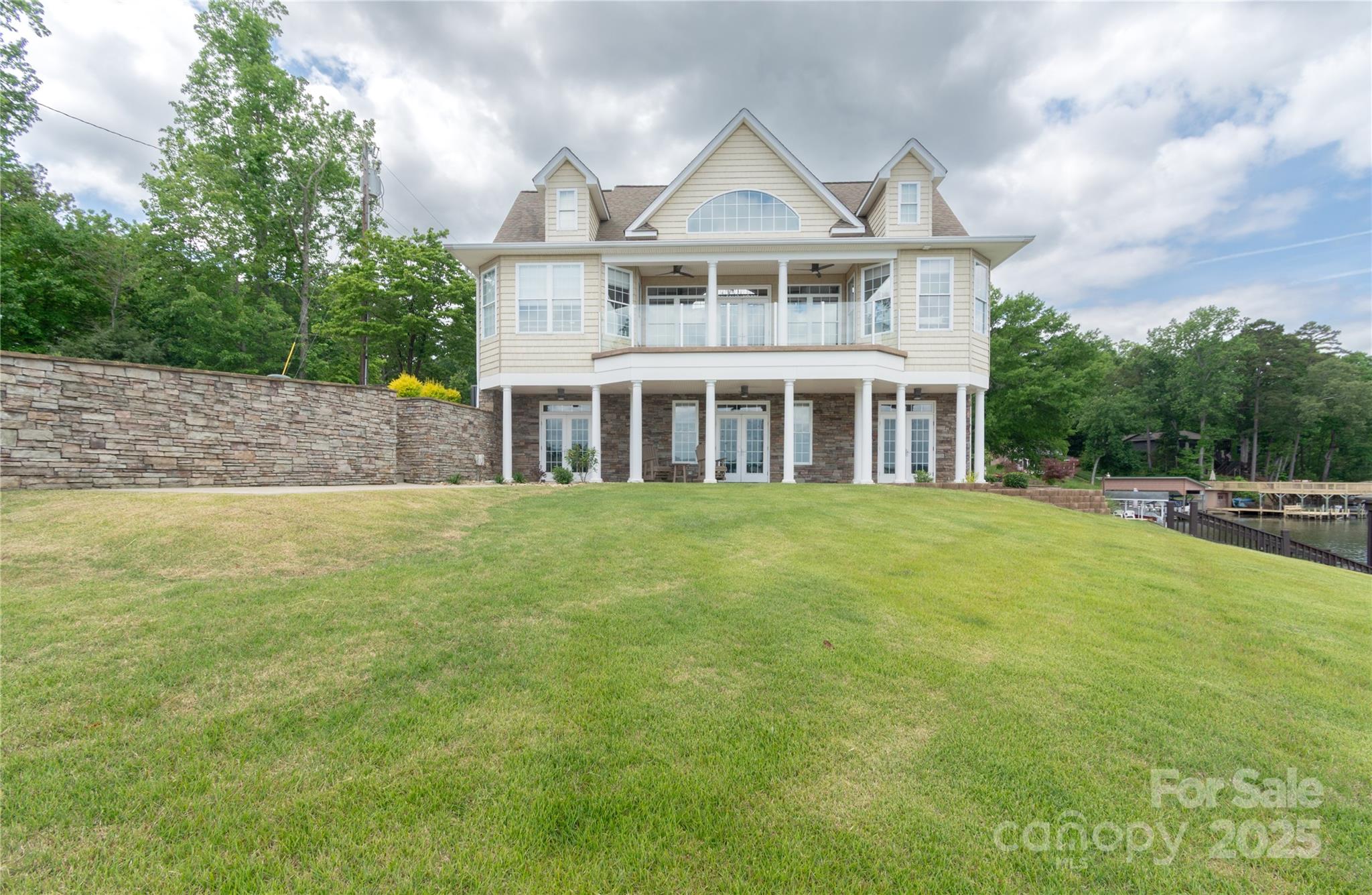627 Birdie Lane 21/22 Property Photo