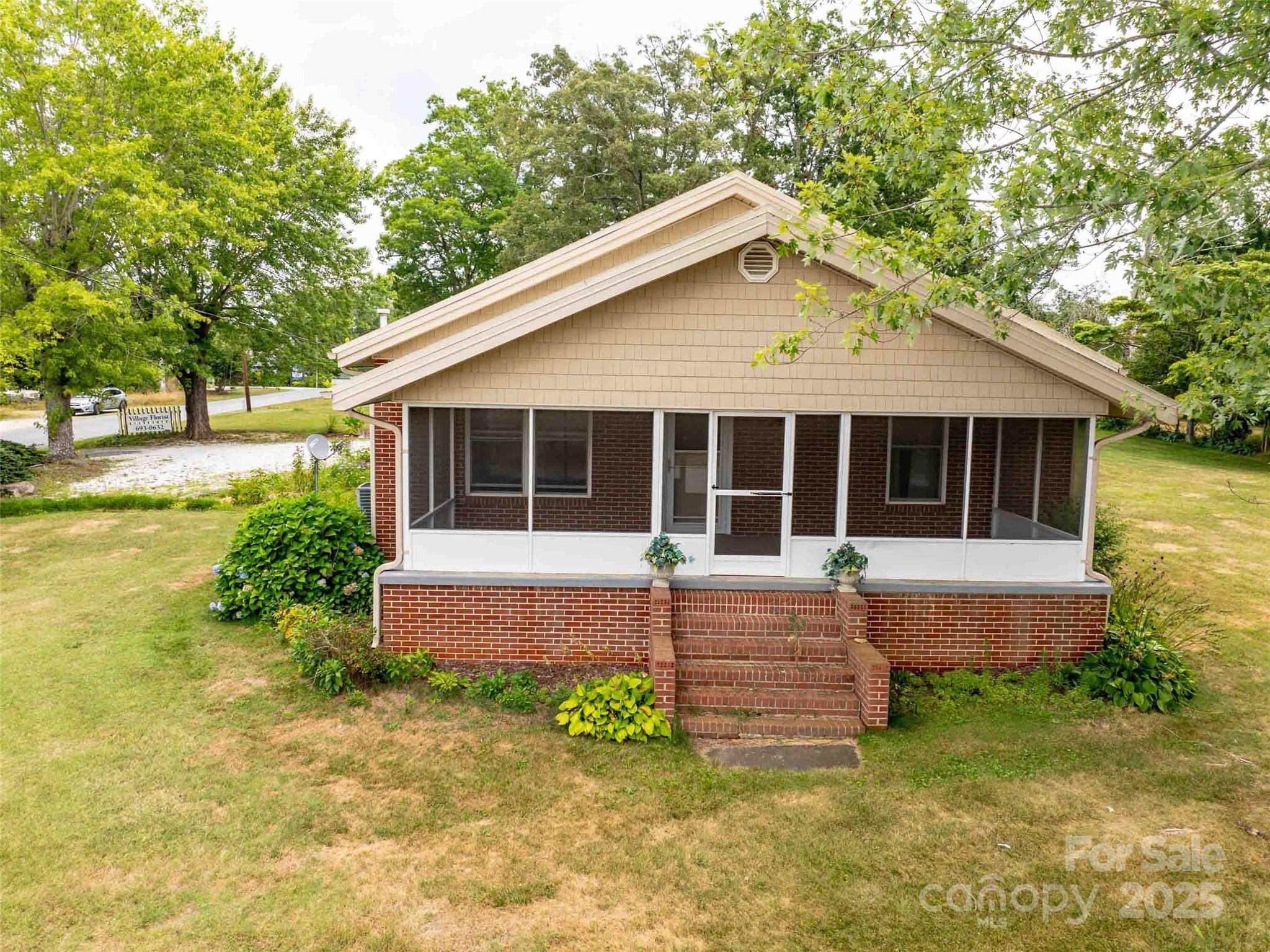 103 E King Street Property Photo