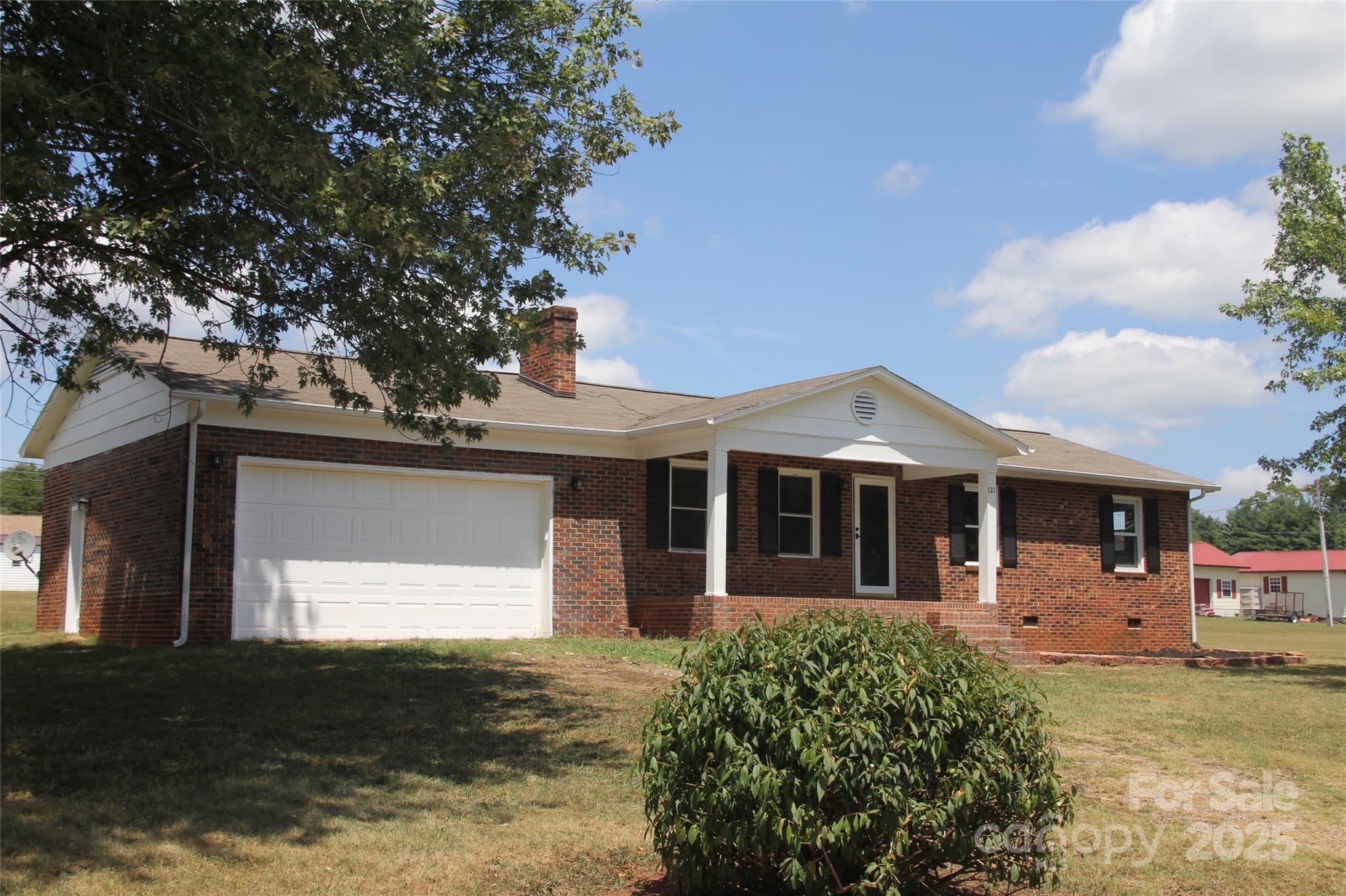 117 S Oakwood Street Property Photo 2