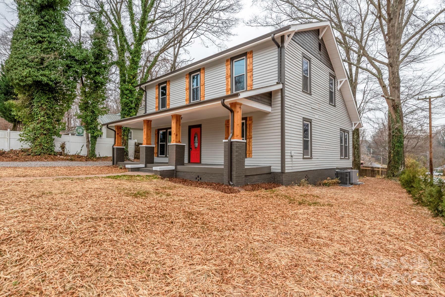 117 S Oakwood Street Property Photo 3
