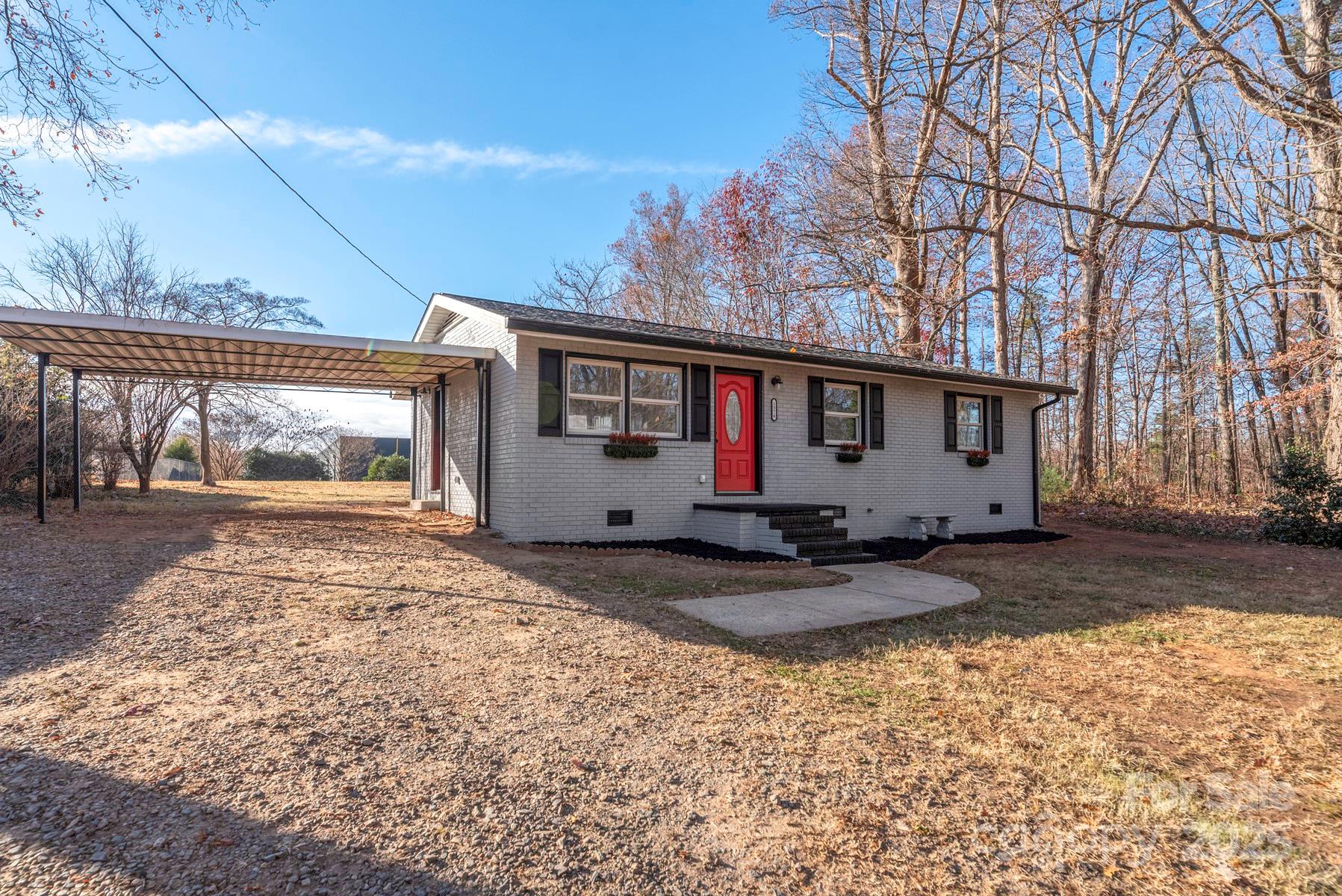 117 S Oakwood Street Property Photo 8