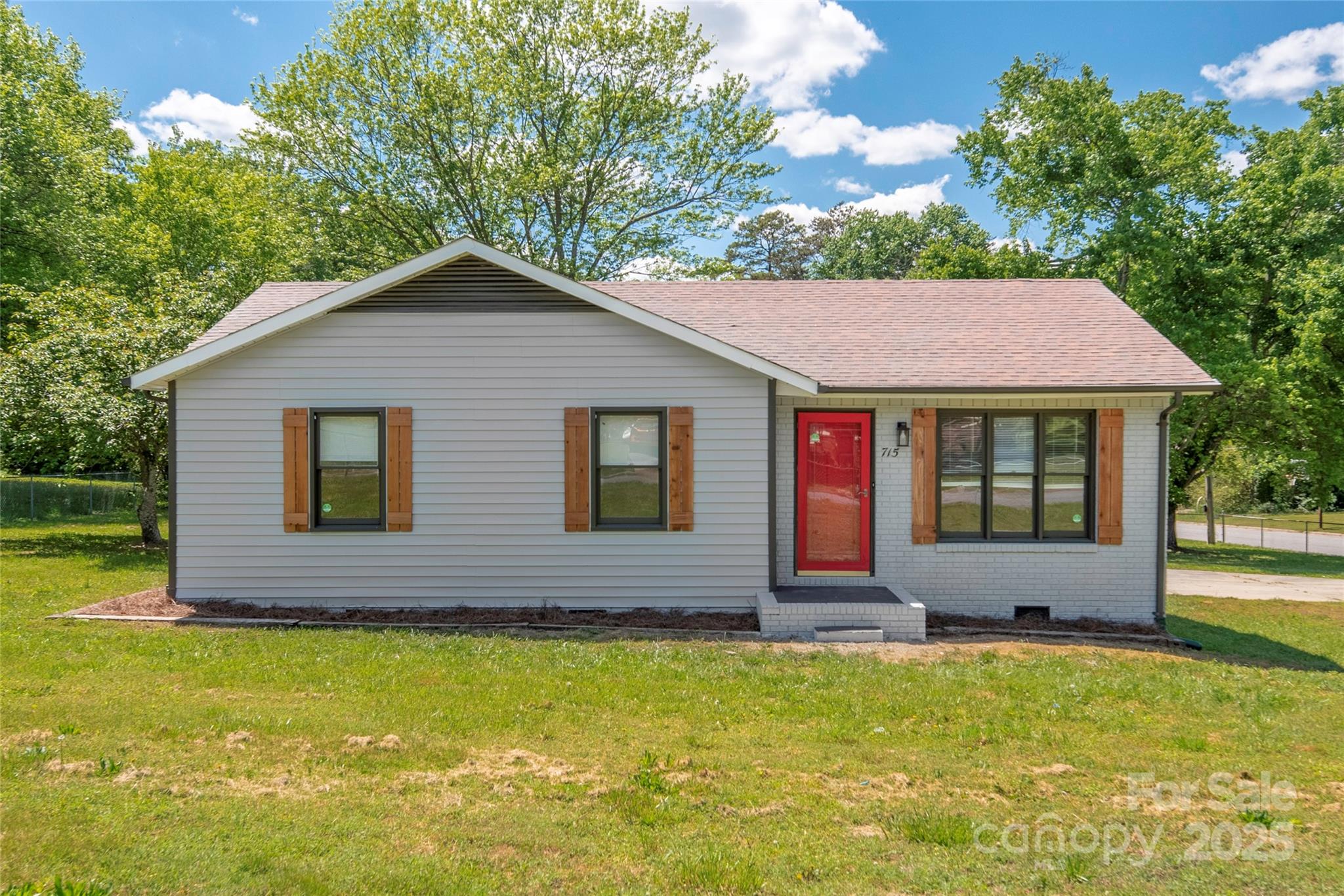 117 S Oakwood Street Property Photo 10