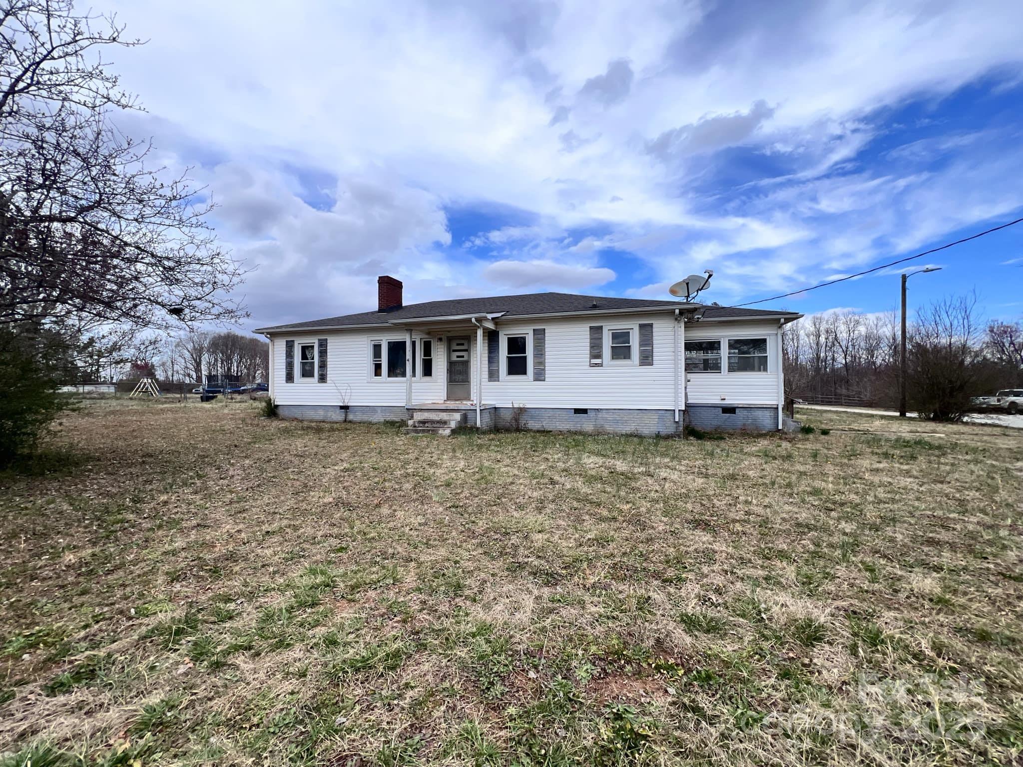 930 Weaver Road Property Photo