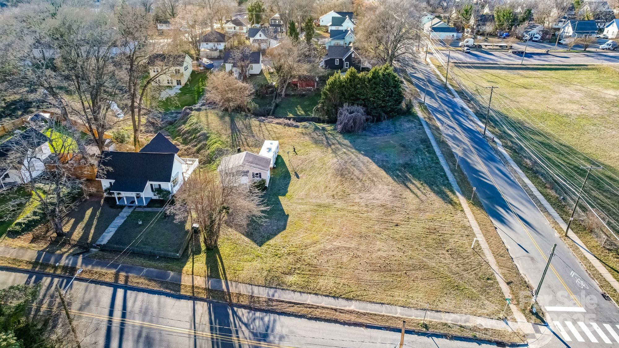 305 S Clay Street Property Photo