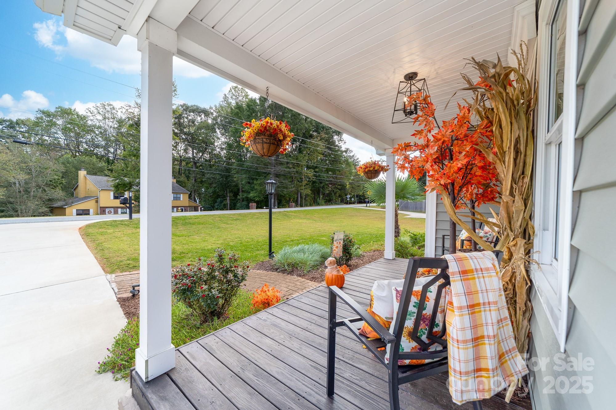 1532 South Point Road Property Photo 2